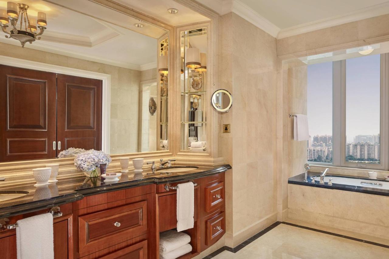 Deluxe City View Suite
