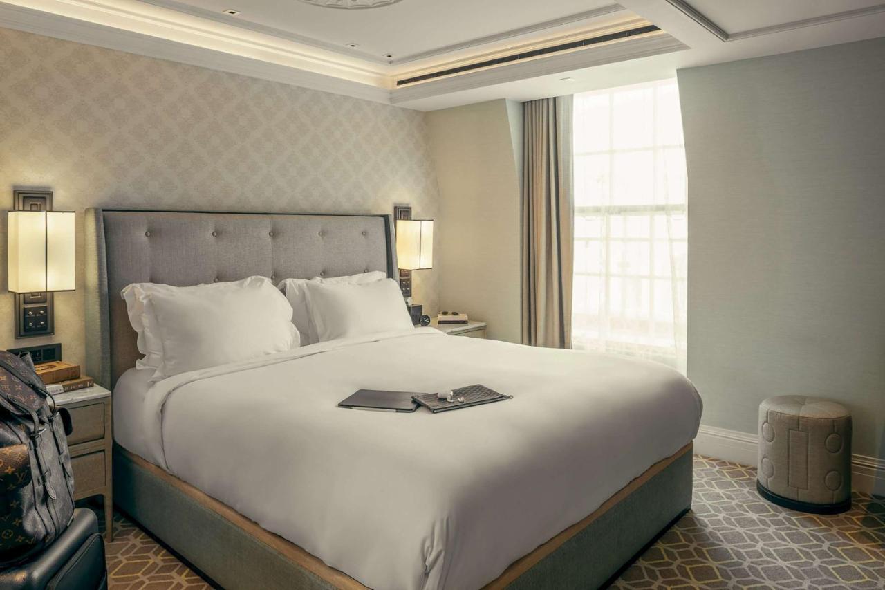 Zimmer mit Kingsize-Bett