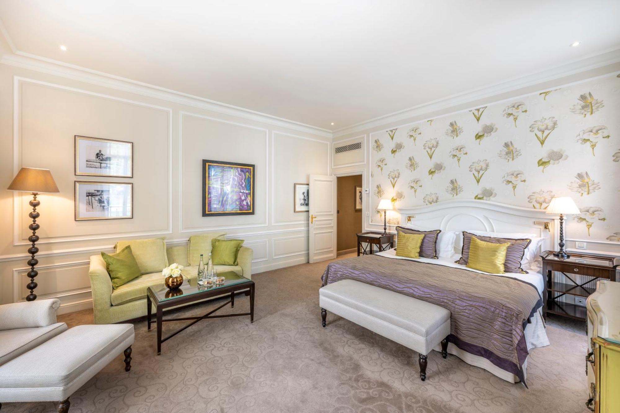 Junior Suite with City or Courtyard View,1666655505:JPEG