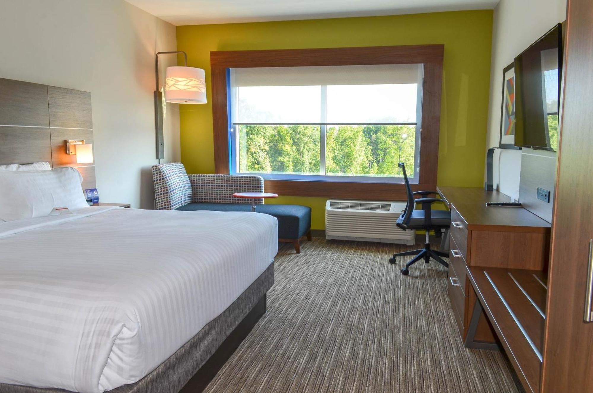 Standard King Room with Roll-In Shower - Communications Access