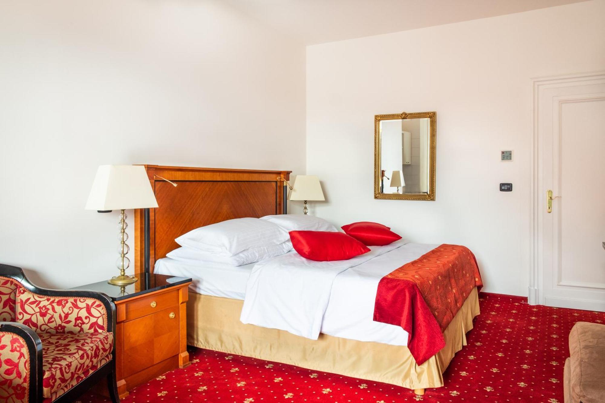 Quarto com Cama de Casal ou 2 de Solteiro