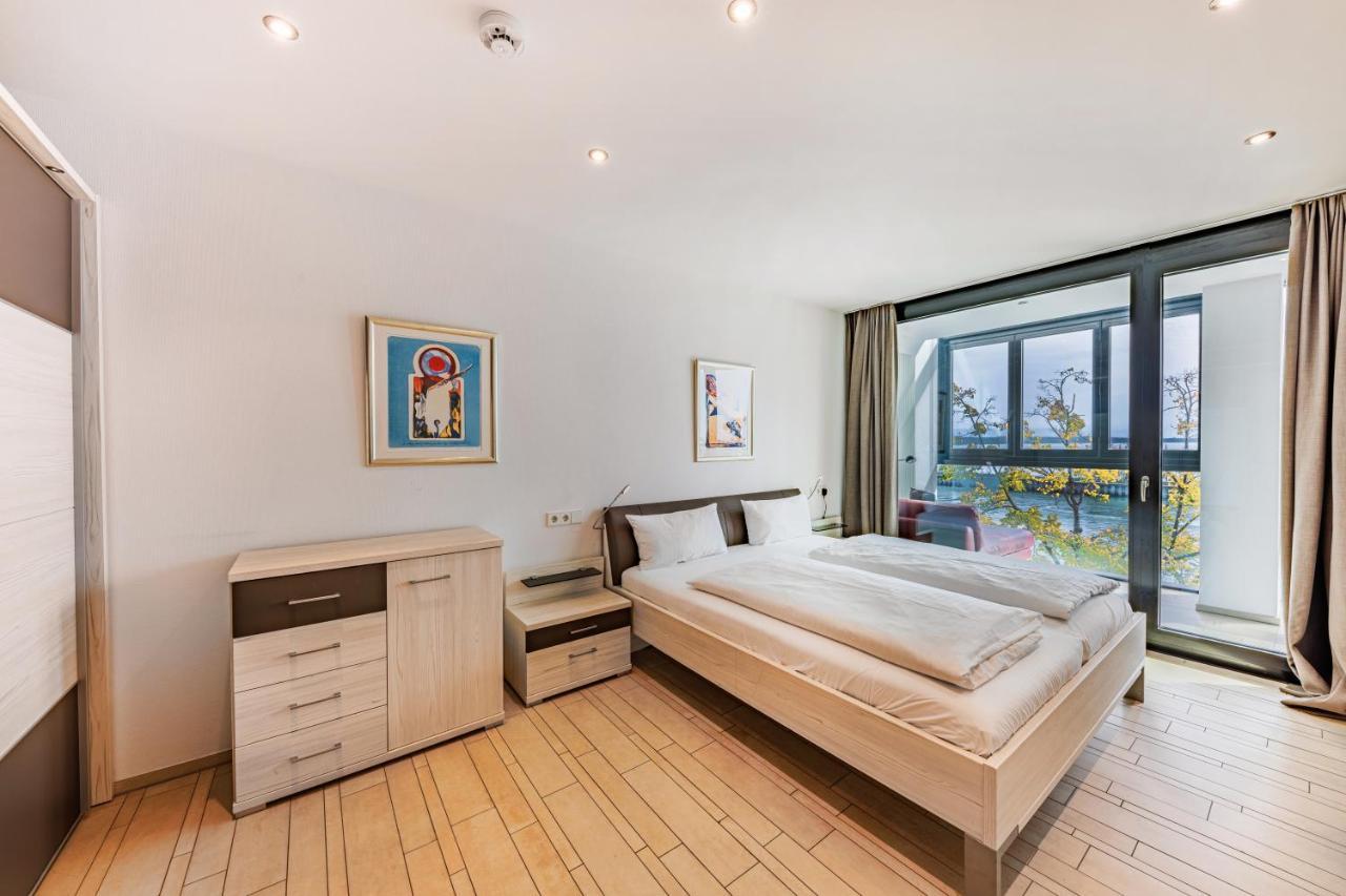 Suite with Lake View,1484464391:JPEG