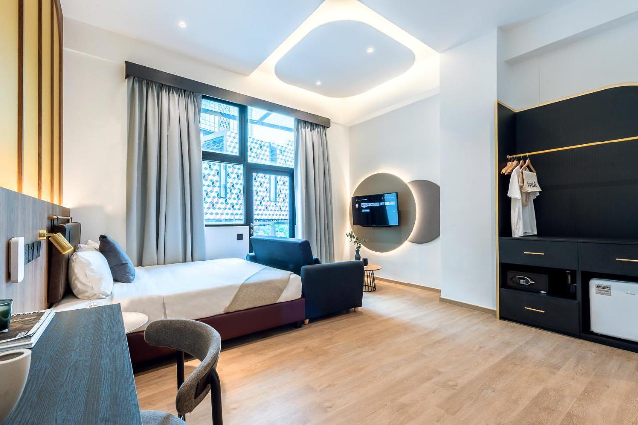 Family Room with Balcony,1487769568:JPEG