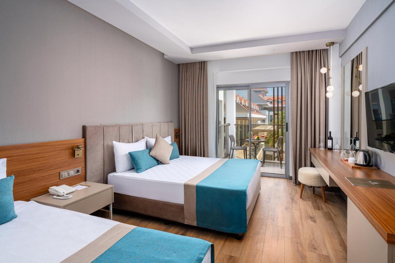 Double Room with Pool View,1537776403:JPEG