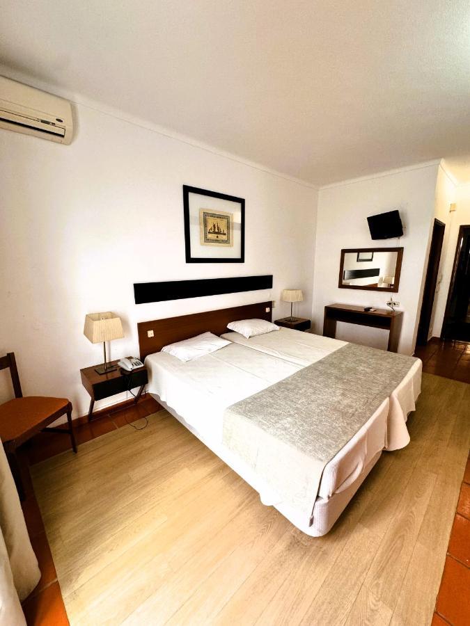 Quarto Duplo Deluxe (2 Adultos + 1 Criança)