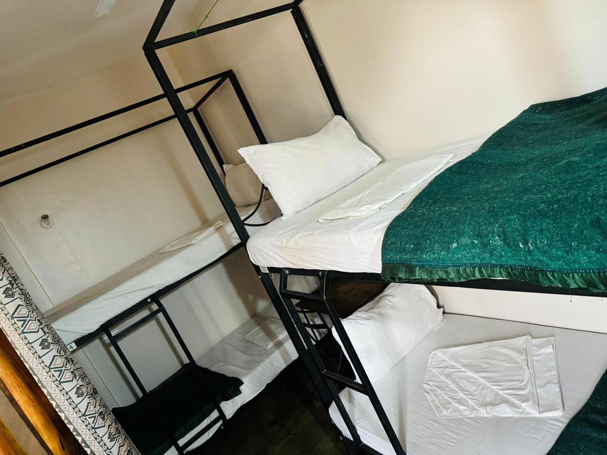 Posto Letto in Dormitorio Misto con 4 Letti