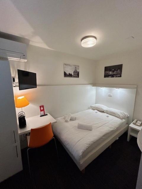 Doppelzimmer (Bettgröße 120 cm) mit Gemeinschafts-WC – im Souterrain
