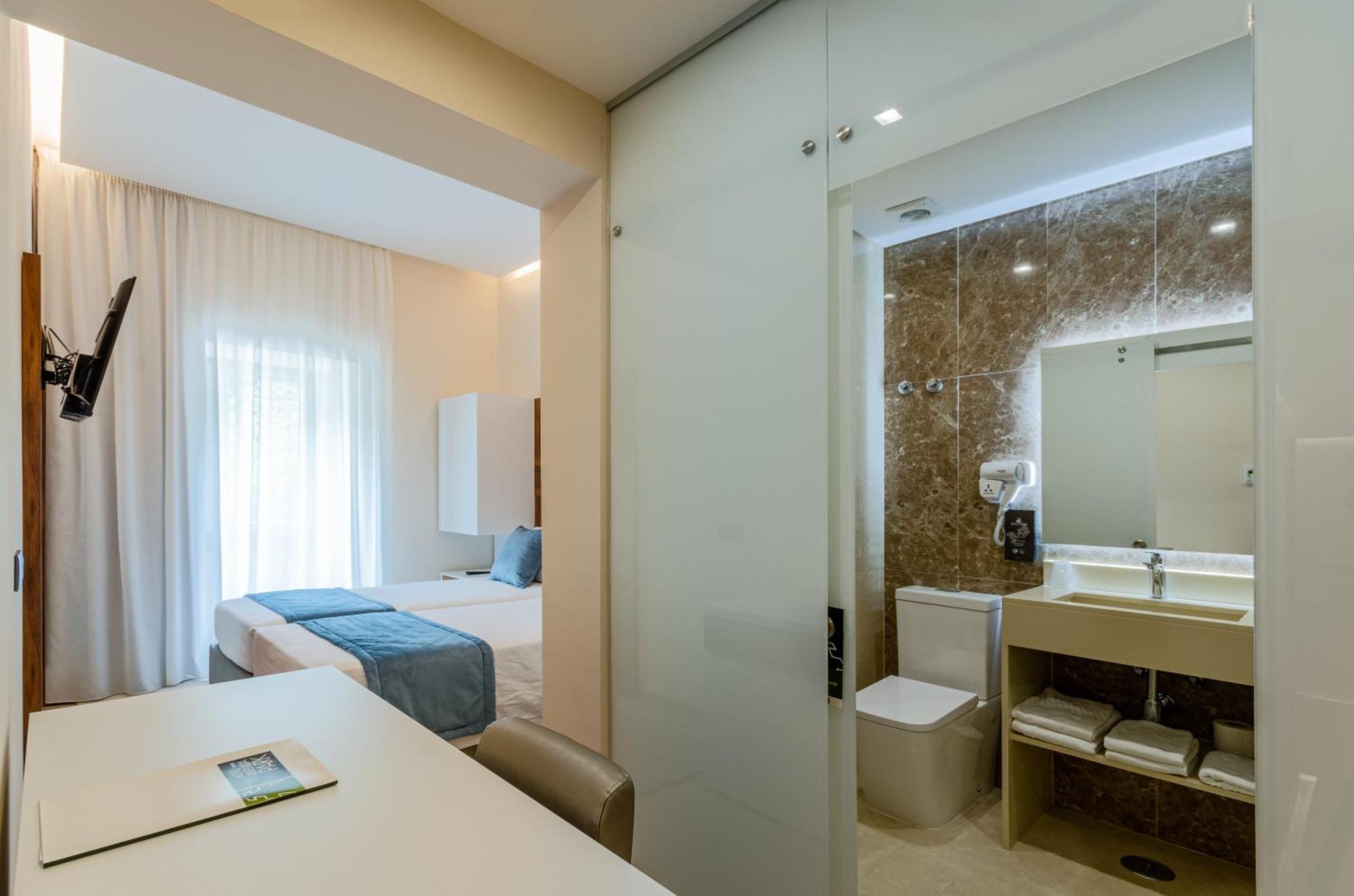 Superior Twin Room,1516422898:JPEG