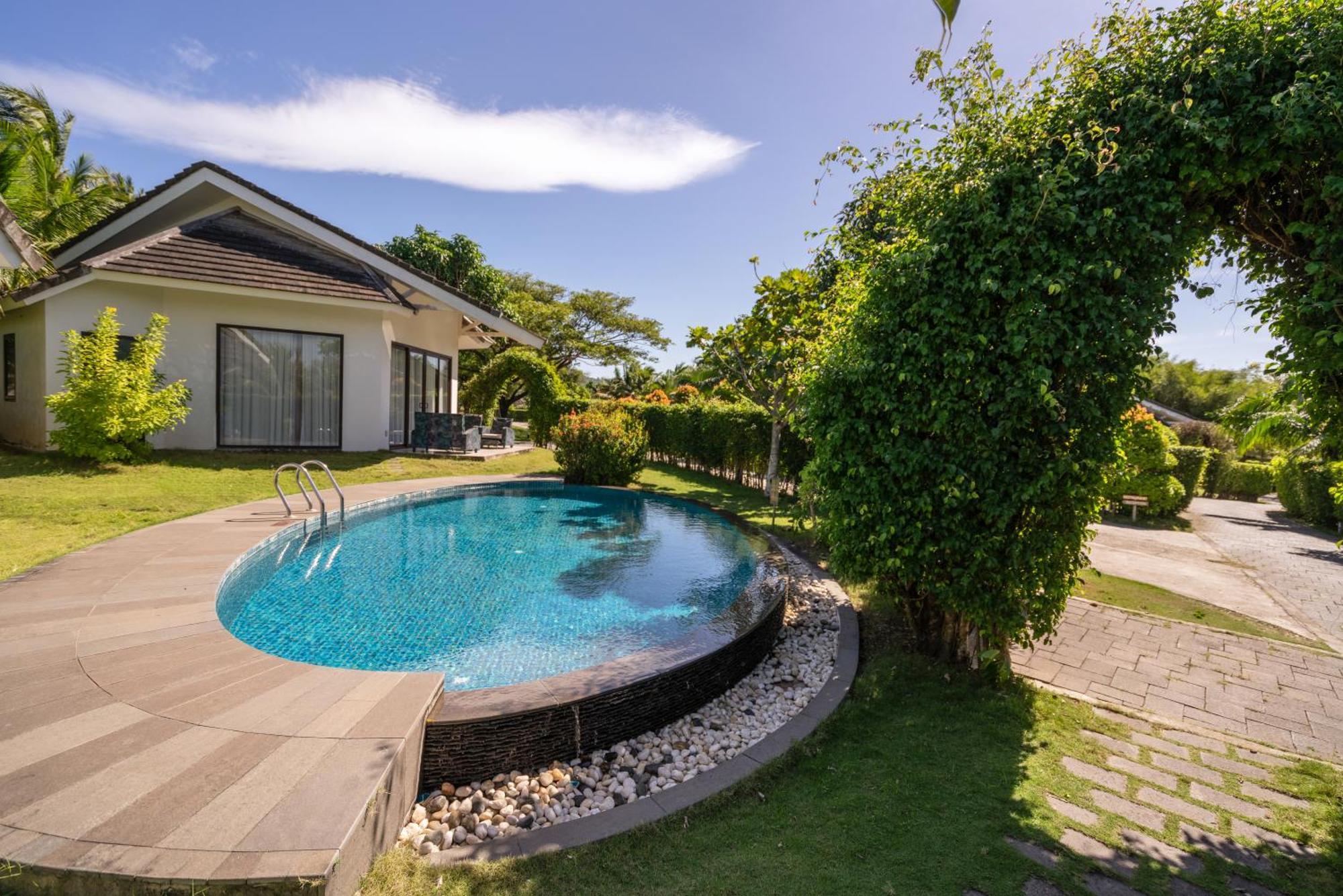 Luxury Villa Poolside