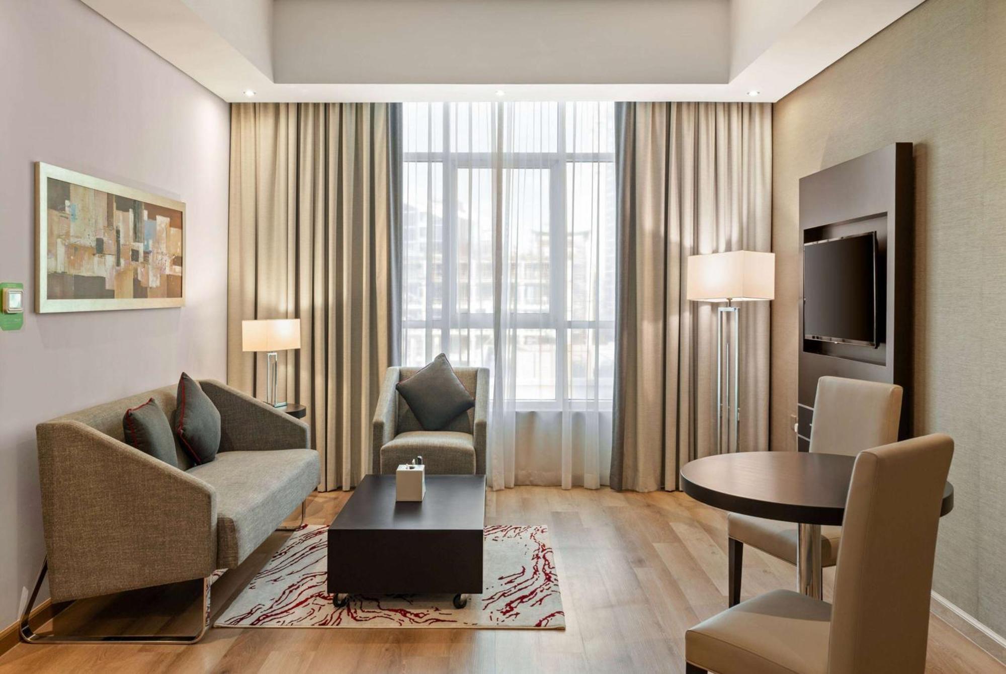 Executive Queen Suite - Roken