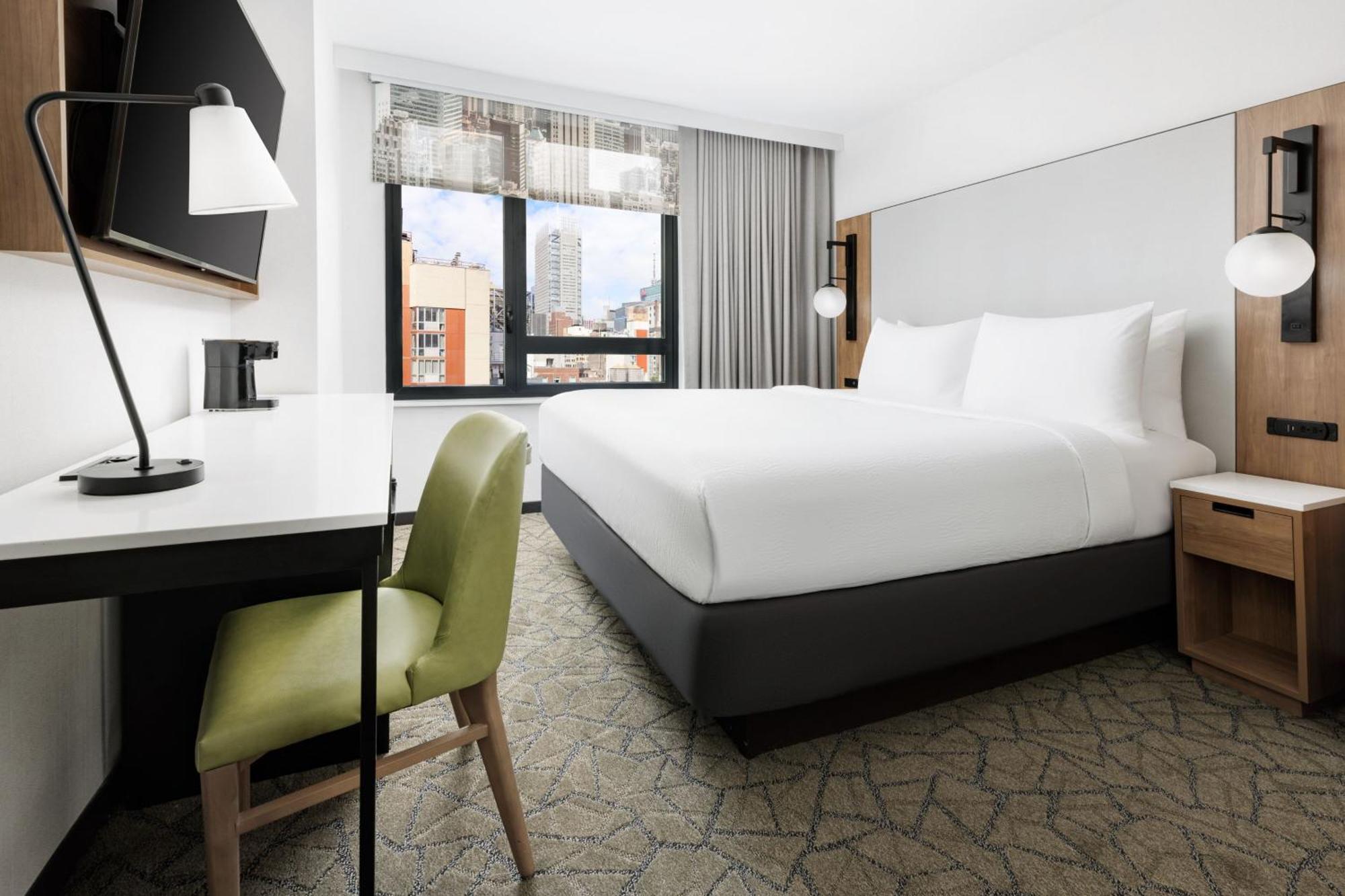 Chambre Lit King-Size avec Vue sur la Ville - Accessible aux Malentendants