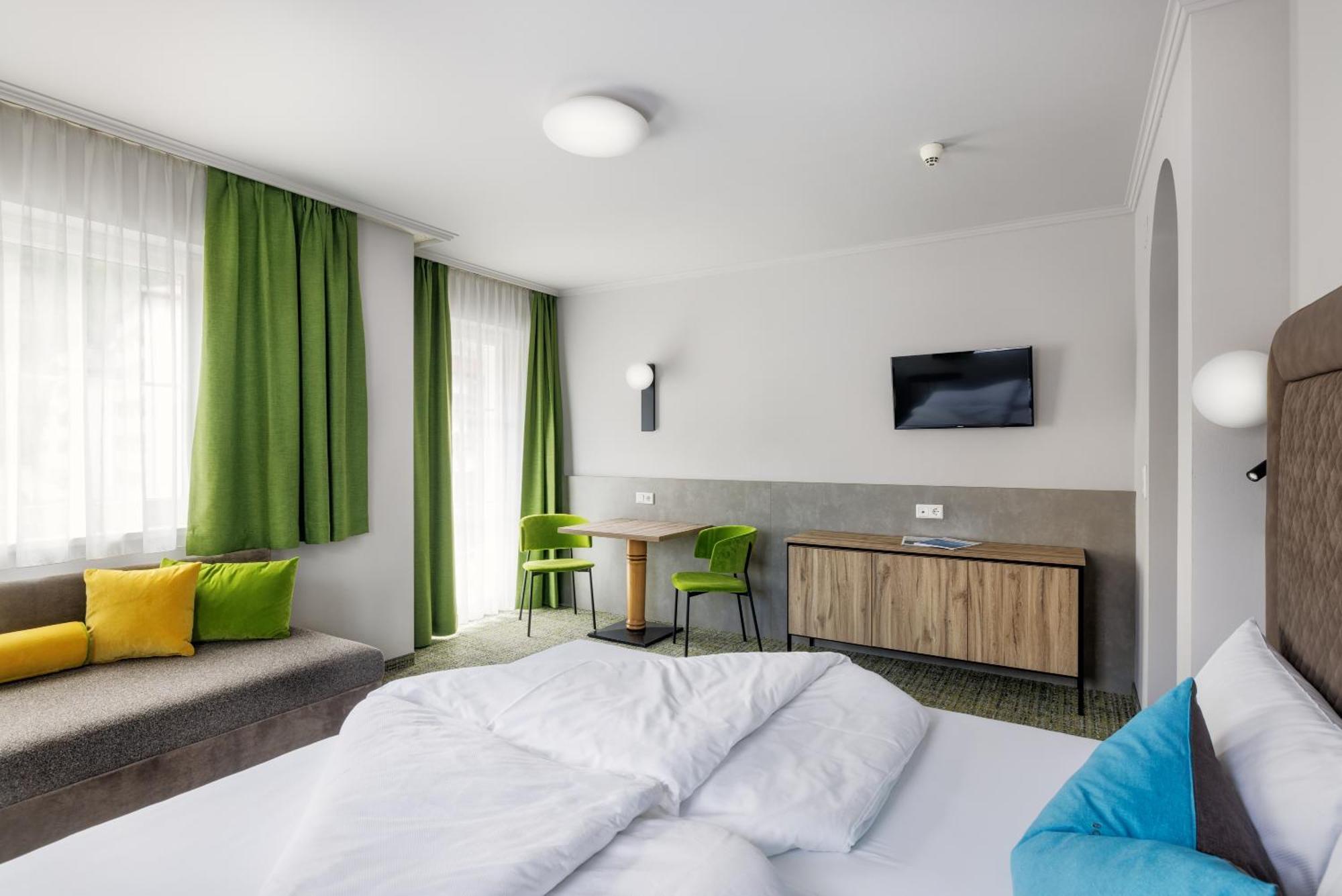 Economy Double Room with Balcony,1544079526:JPEG
