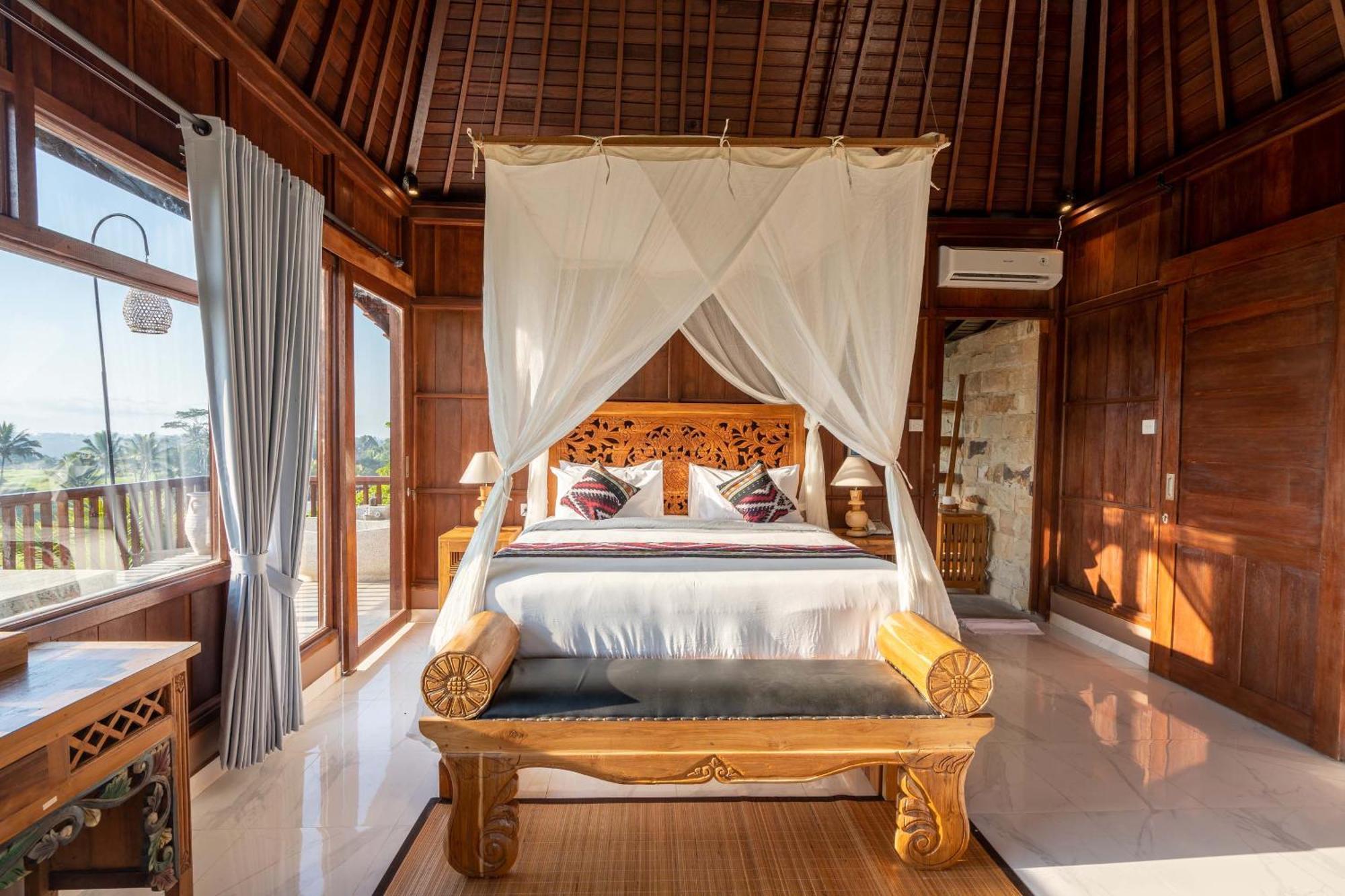 Suite Plunge Pool with Rice Field View