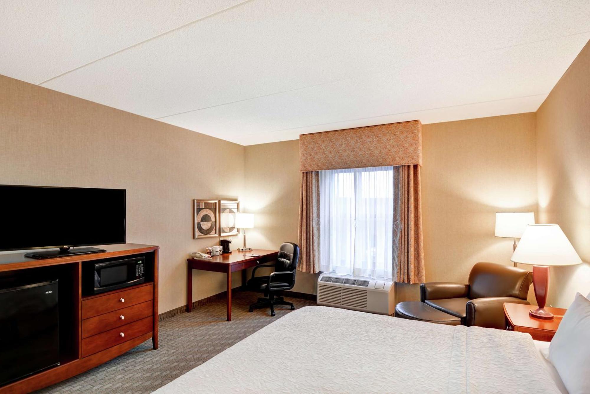 King Room with Accessible Tub - Mobility and Hearing Access/Non-Smoking