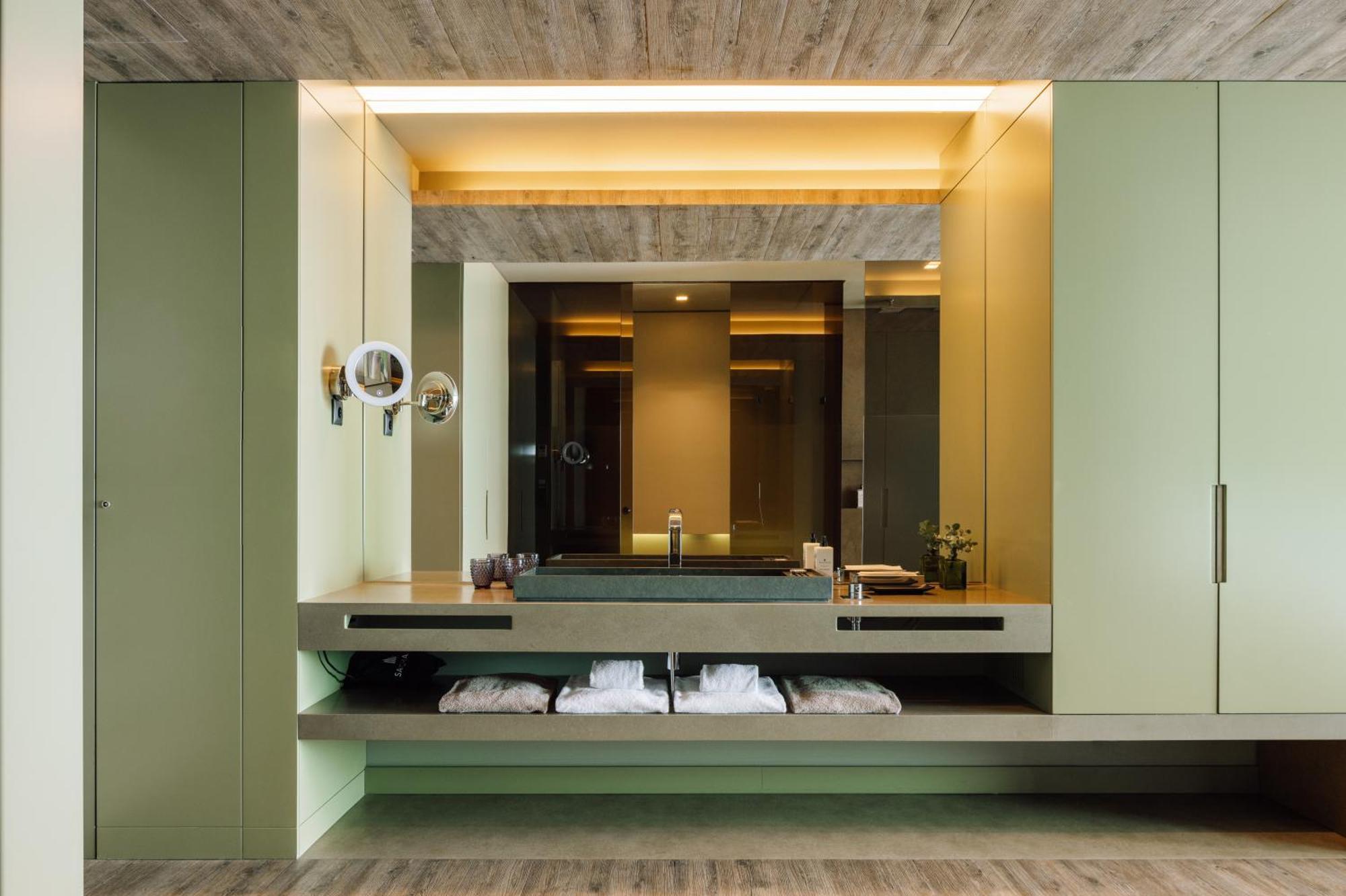 Suite SPE avec Piscine et Jardin