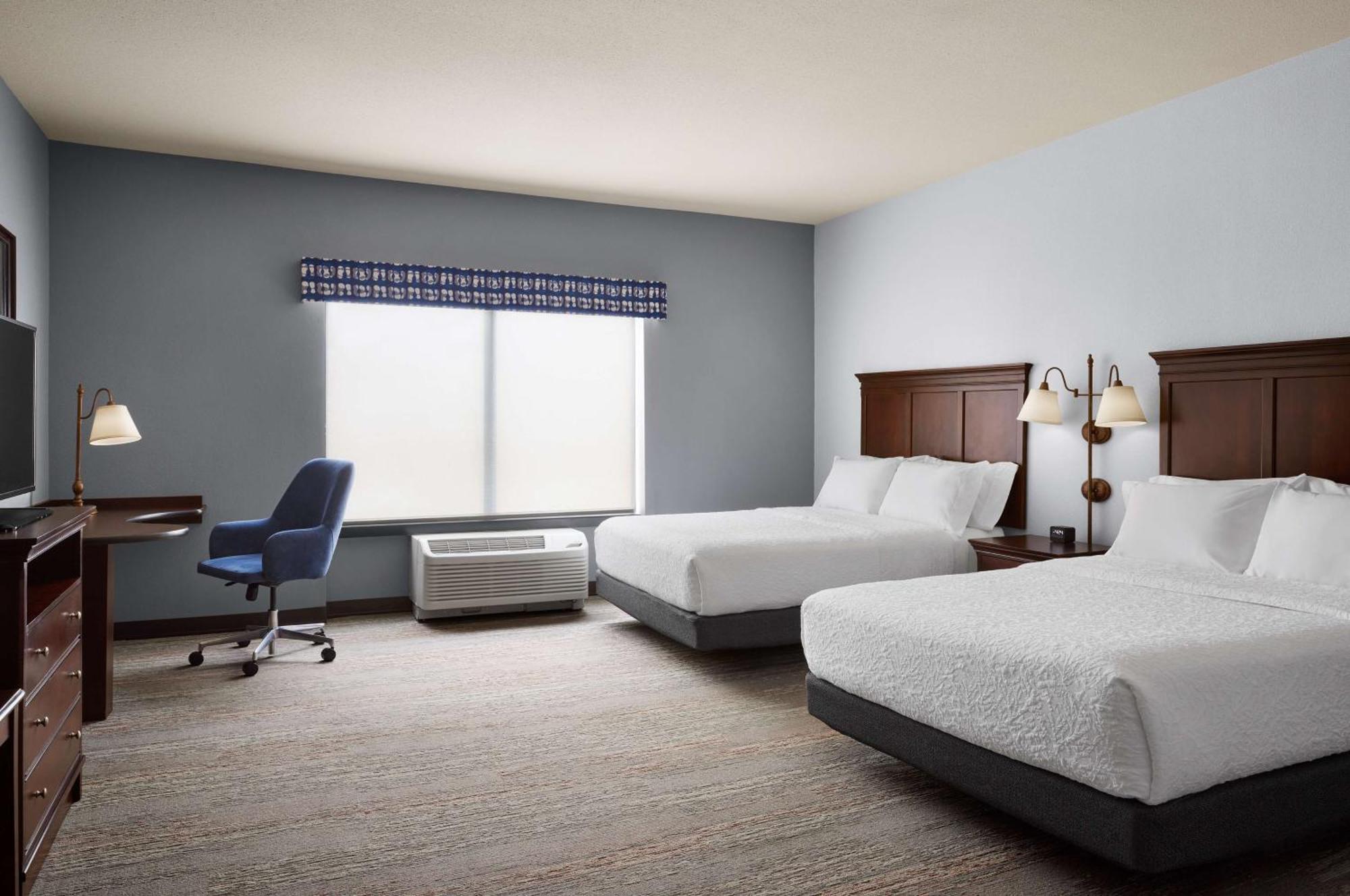 Chambre Double avec 2 Lits Queen-Size et Baignoire - Accessible aux Personnes à Mobilité Réduite