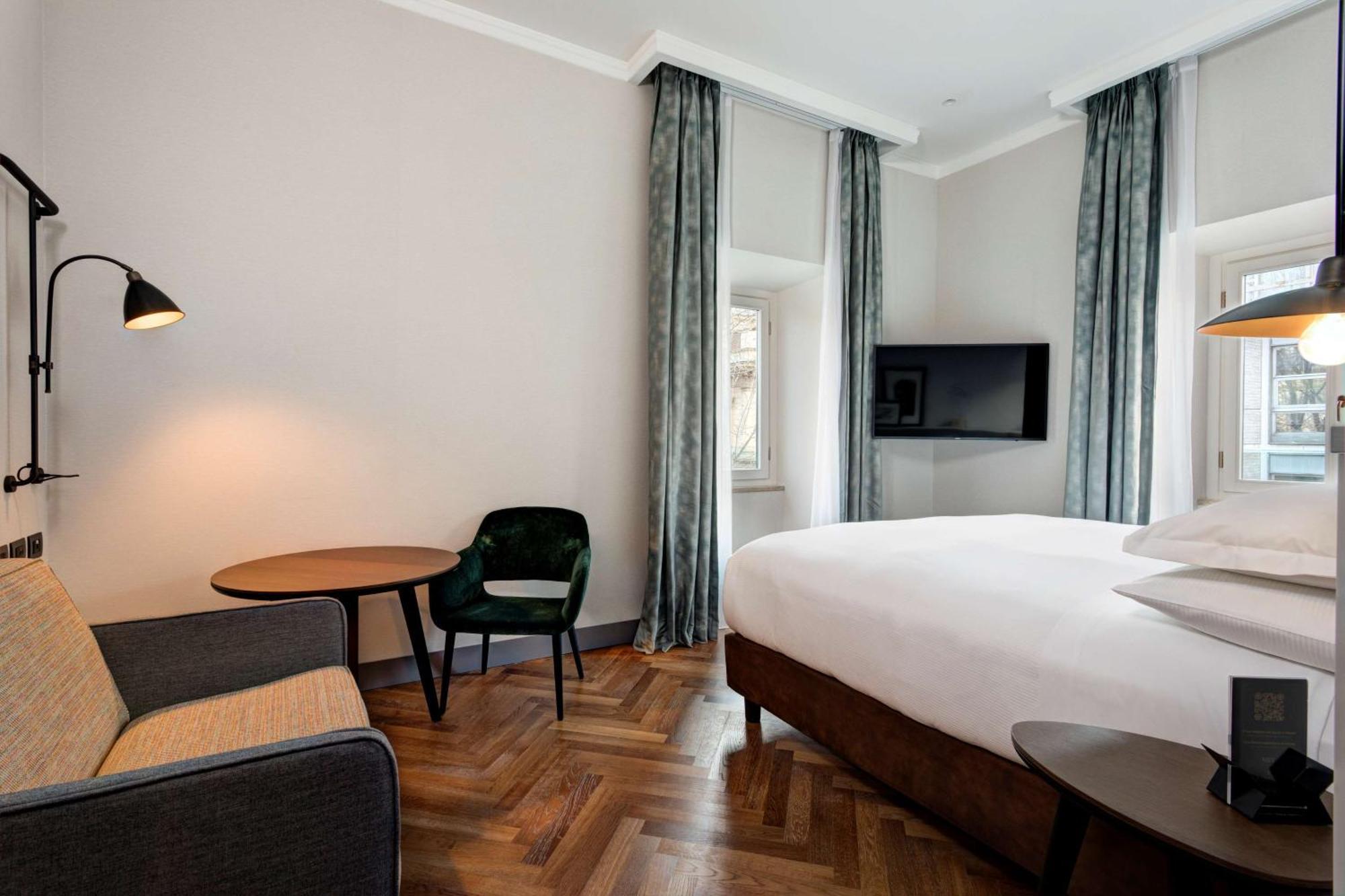 Chambre Lit King-Size - Accessible aux Personnes à Mobilité Réduite