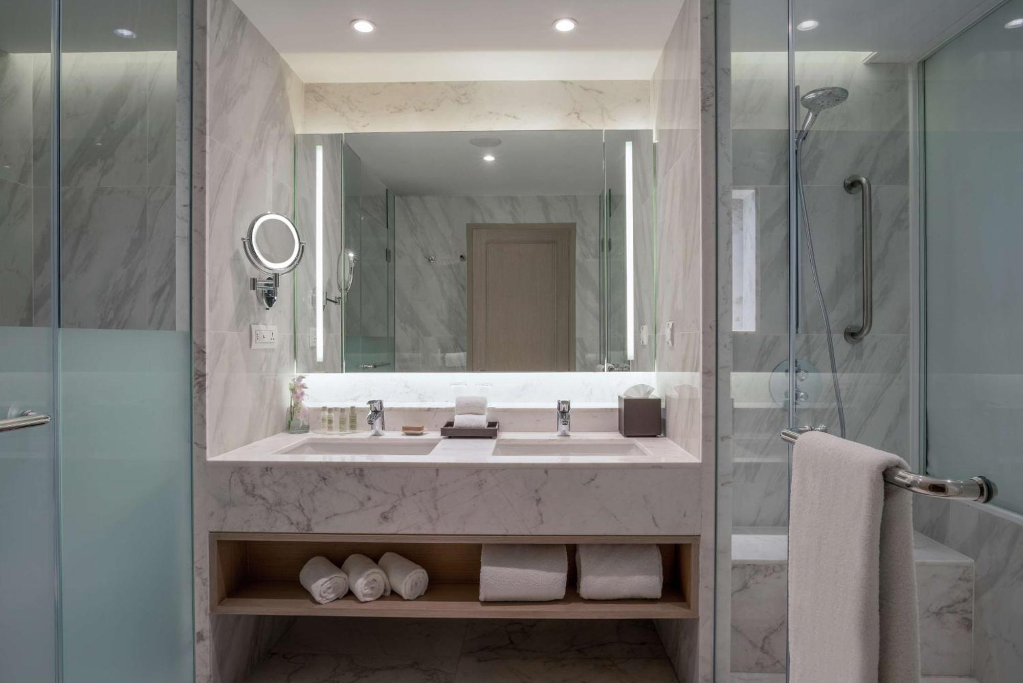 Quarto Premium Plus com 2 Camas de Solteiro e Vista do Mar
