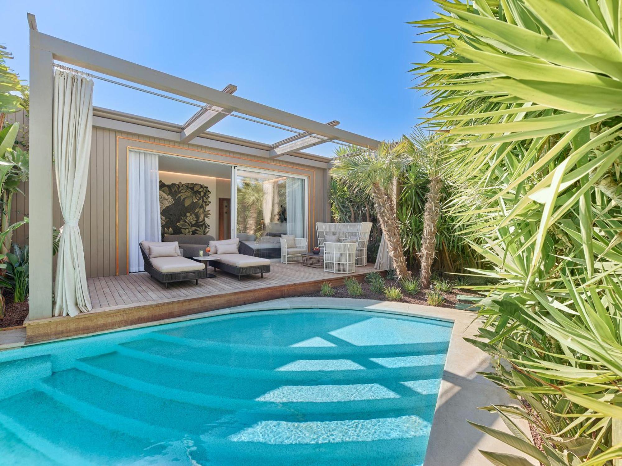 Grande Suite Privée Laguna - Terrasse avec Accès Direct à la Piscine