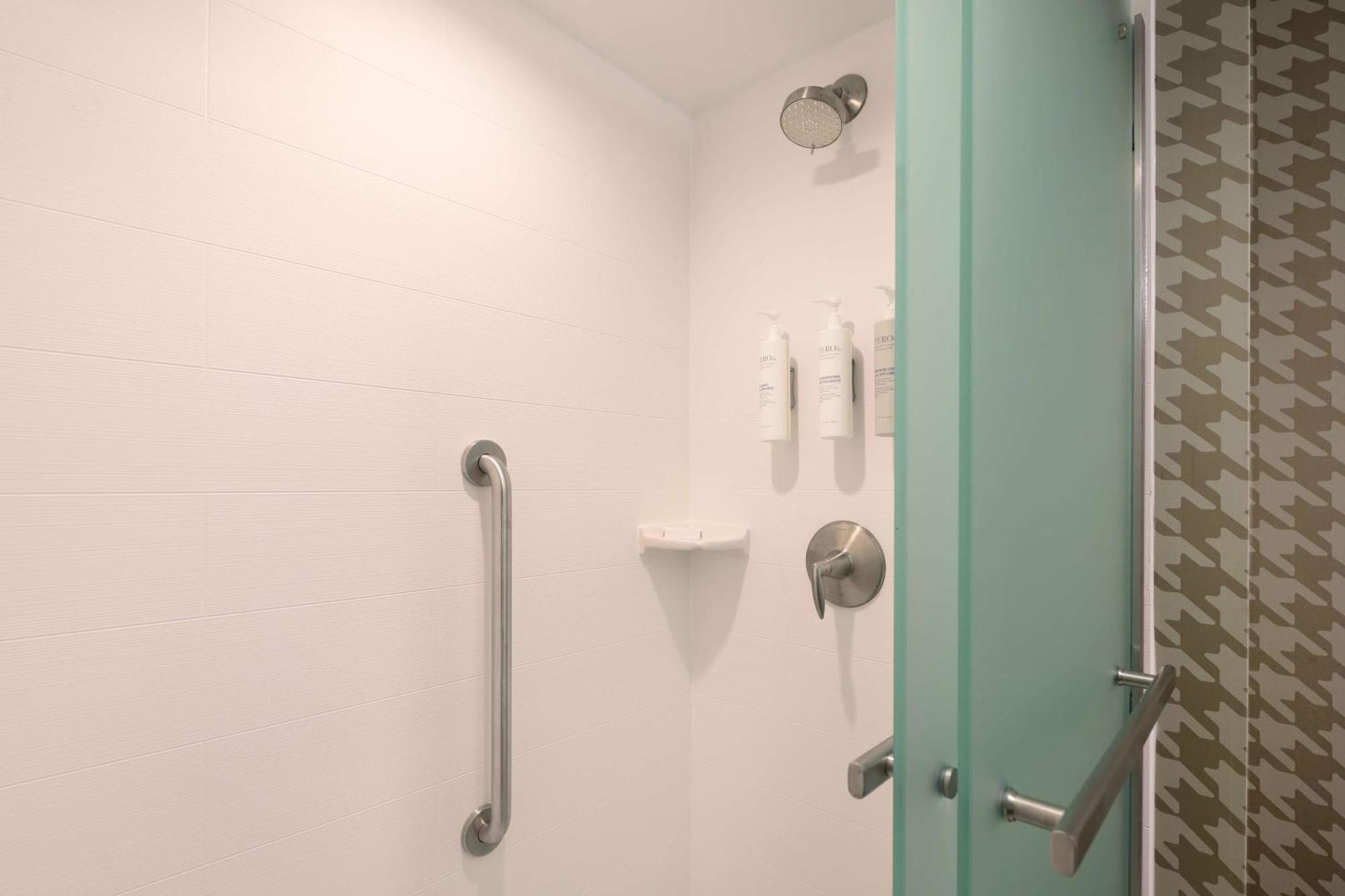 One-Bedroom King Suite - Non-Smoking,1557056338:JPEG