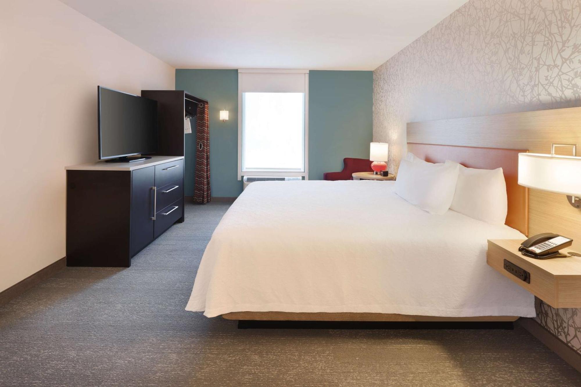 One-Bedroom King Suite - Non-Smoking