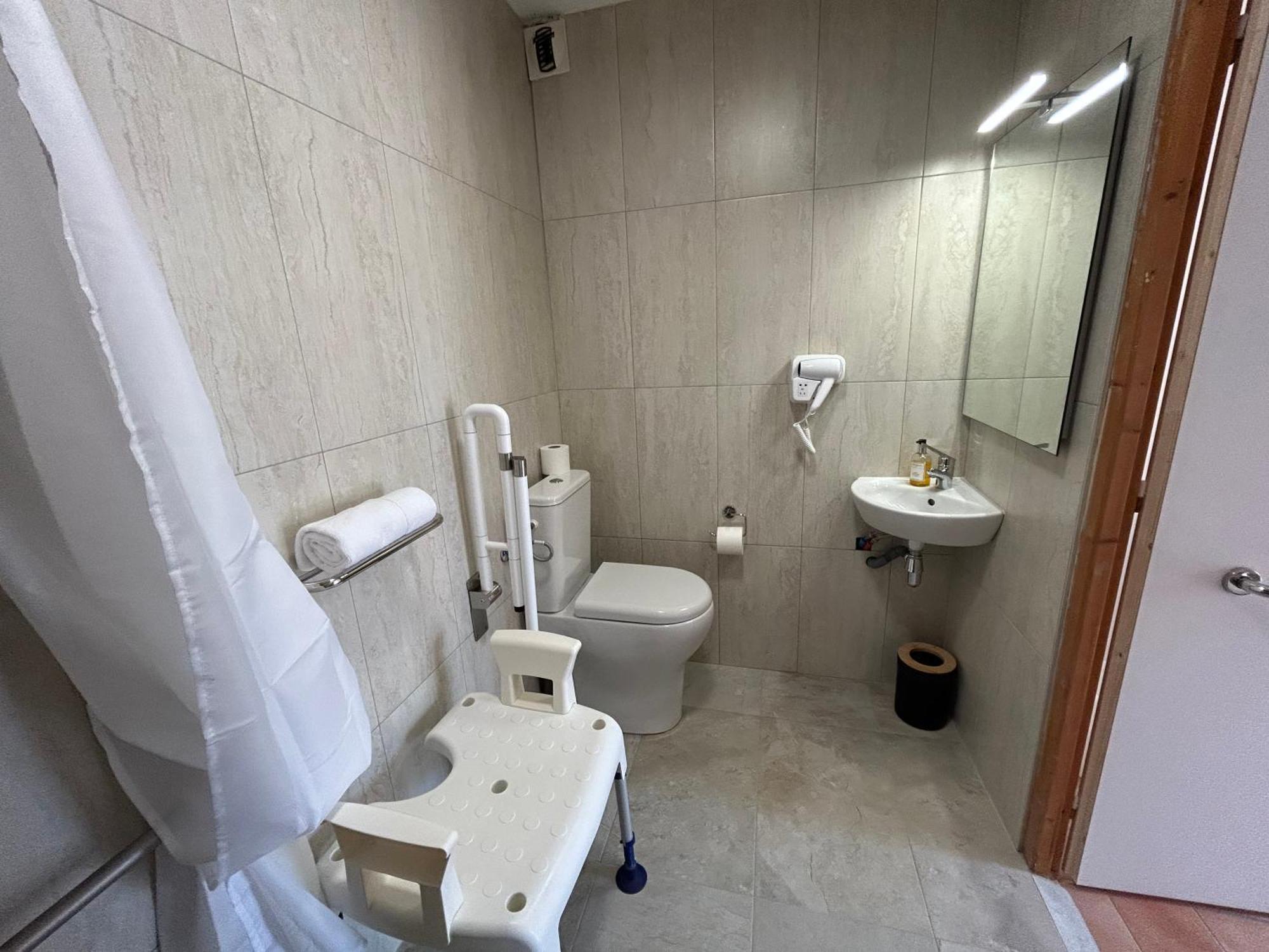 Chambre Double - Accessible aux Personnes à Mobilité Réduite