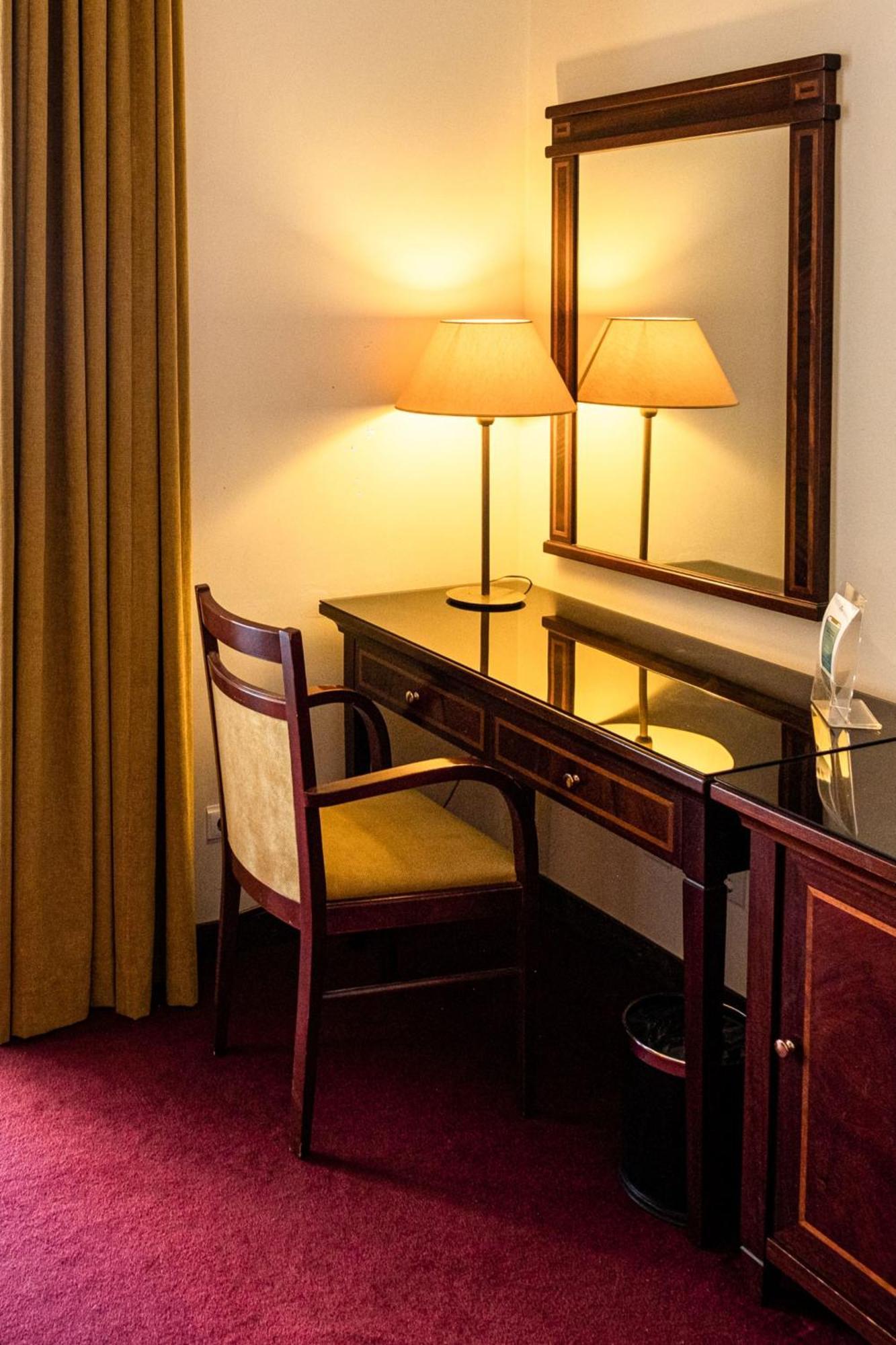 Quarto Twin com Vista Mar e Varanda (2 Adultos + 1 Criança)