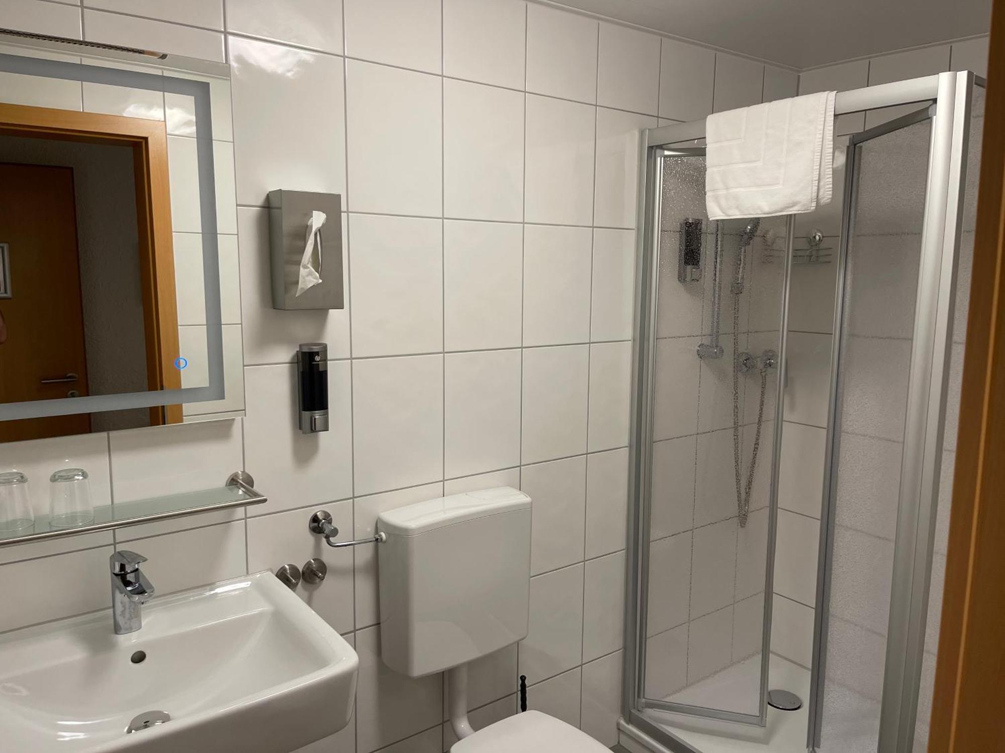 room,1588013876:JPEG