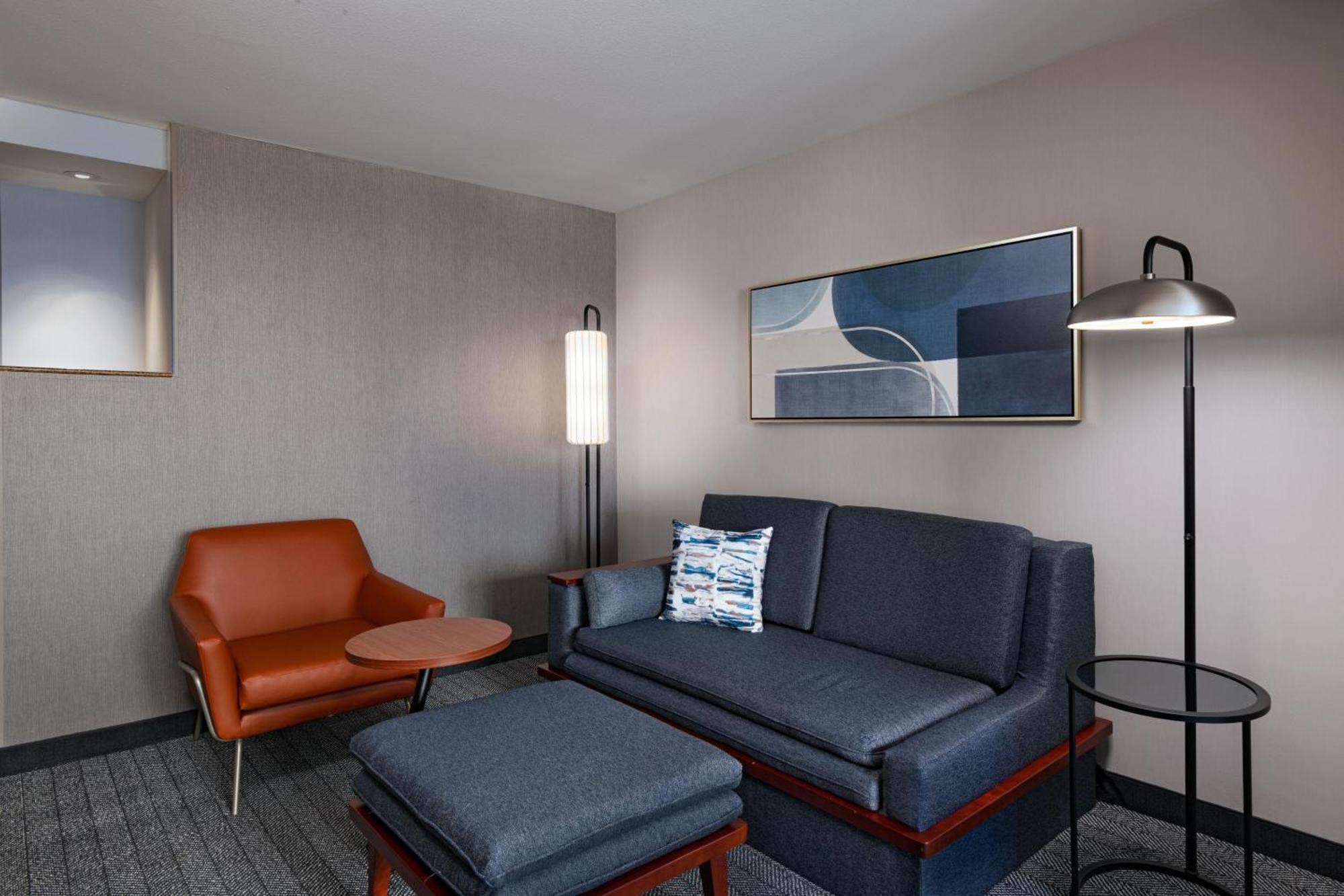 Studio, 1 King, Sofa bed, Courtyard view