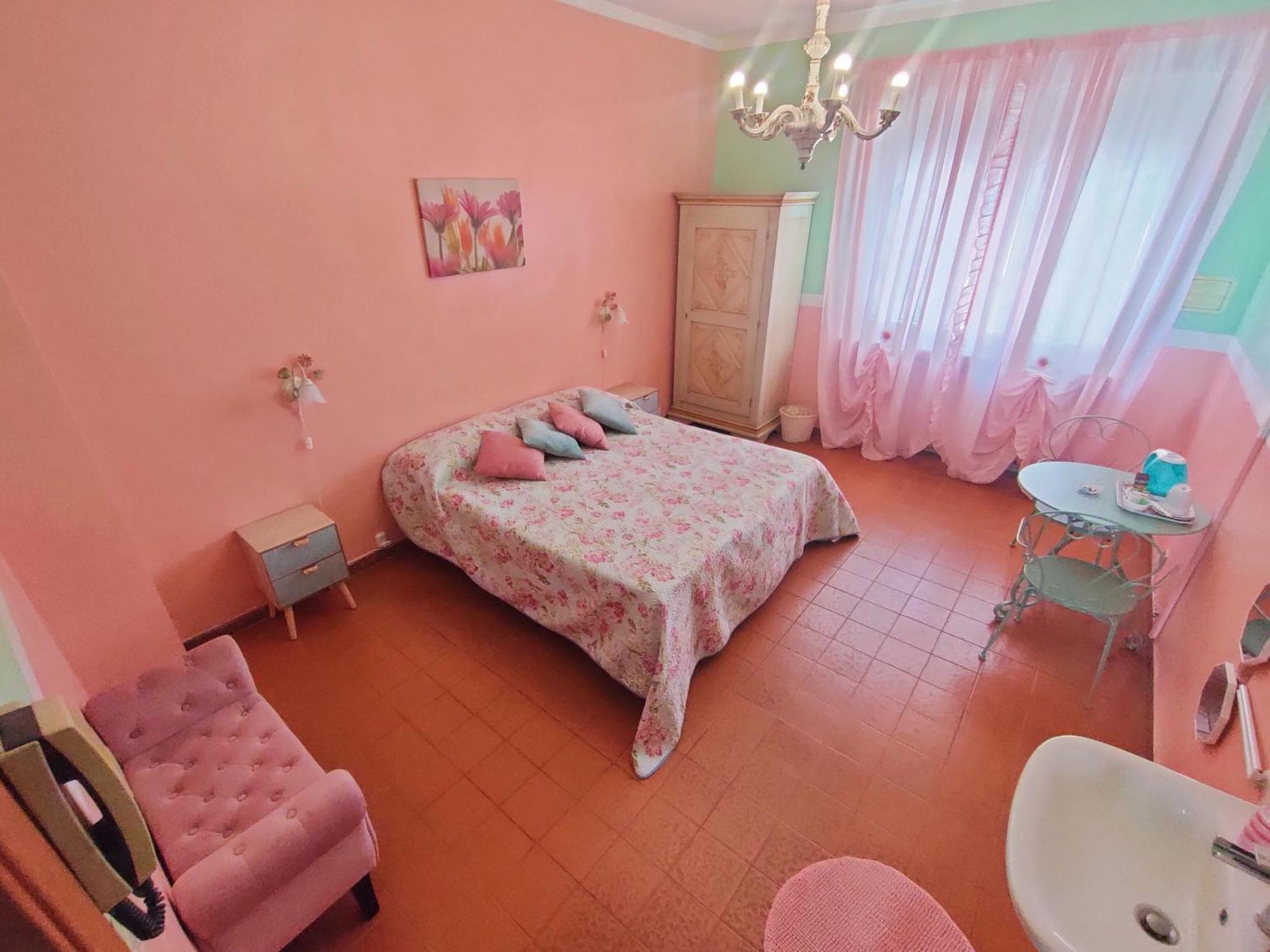 Double or Twin Room with External Bathroom