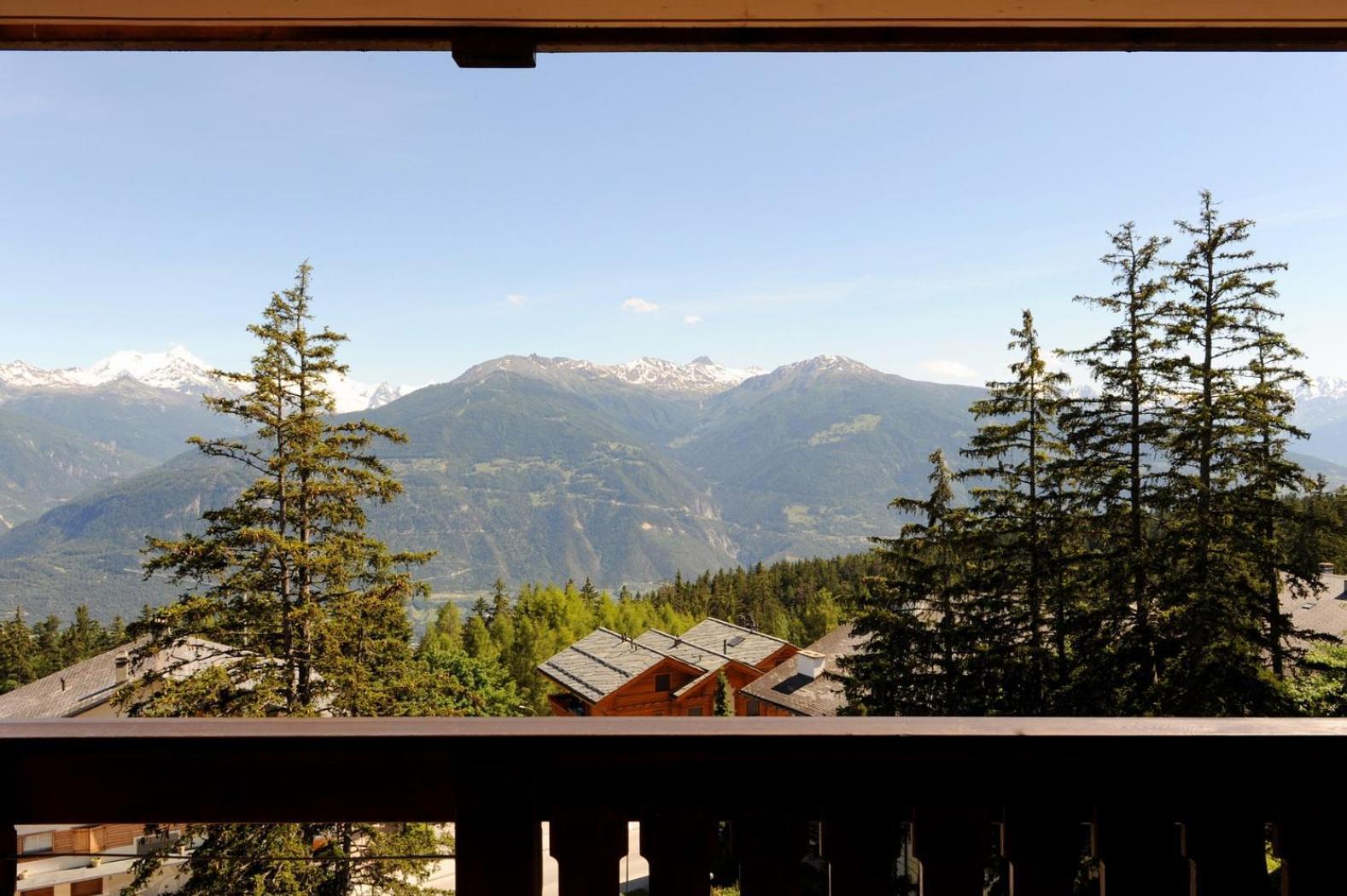 Executive Vierpersoonskamer met Balkon en Uitzicht op de Bergen
