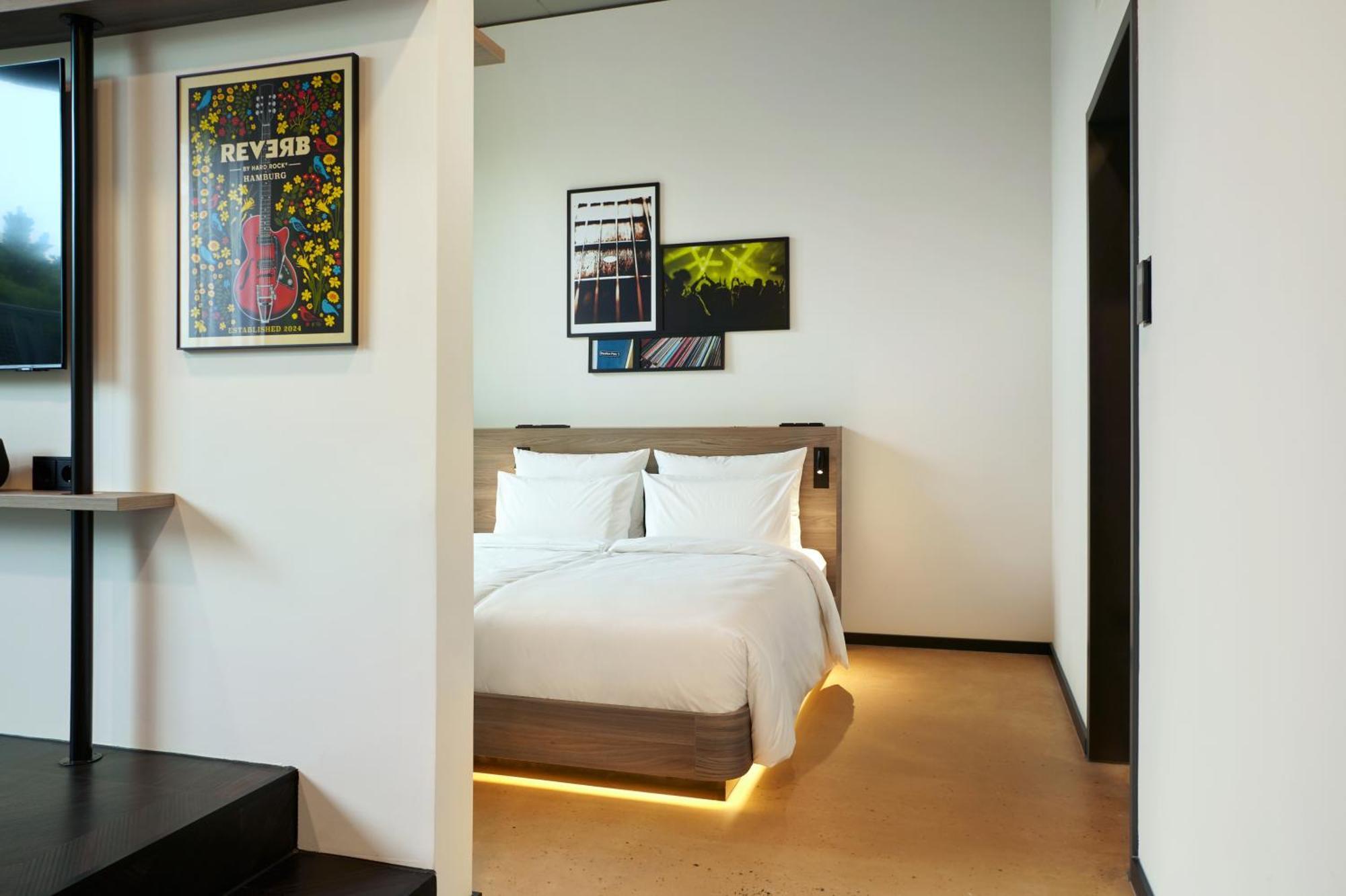 Suite with City View,1600896639:JPEG