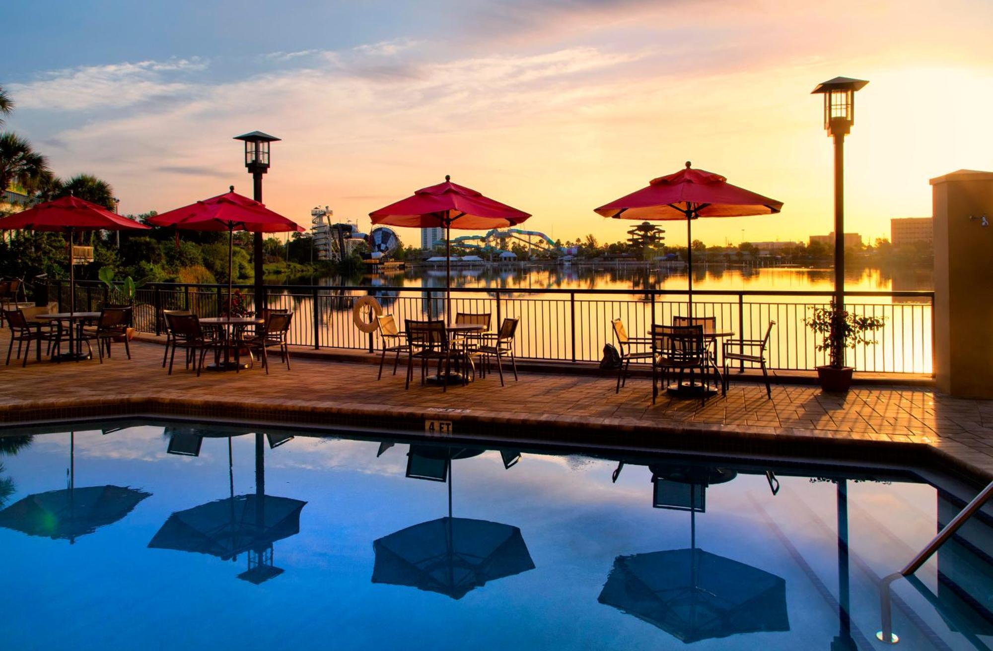 Luxury One Bedroom Suites 2 Queen Beds, Lake View (NO RESORT FEE)
