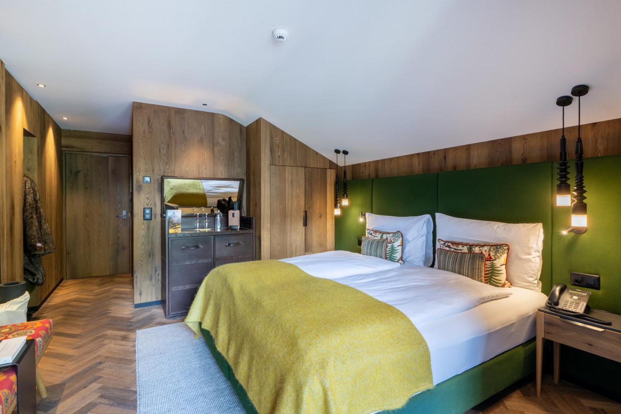 Deluxe Room with Balcony and Matterhorn View