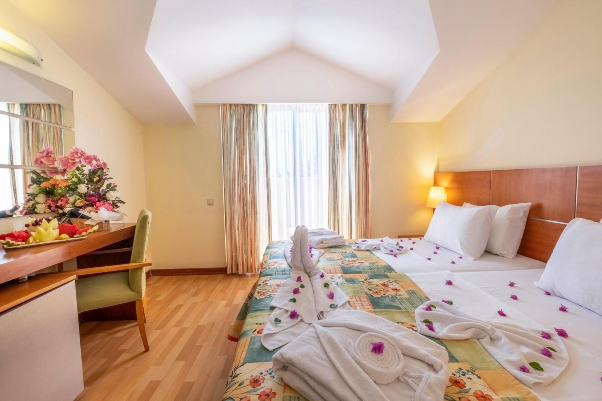 Standaard Tweepersoonskamer met 1 of 2 Bedden en Balkon