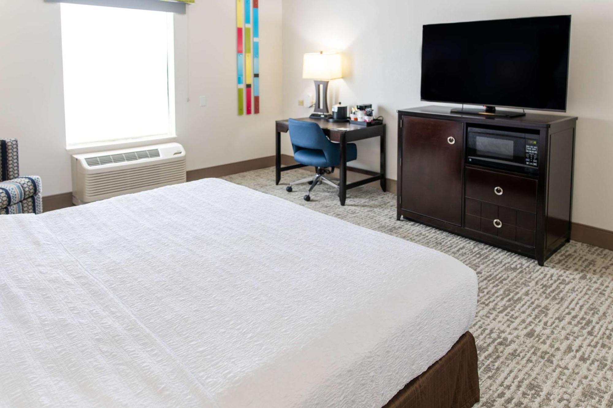 King Room with King Bed - Non-Smoking