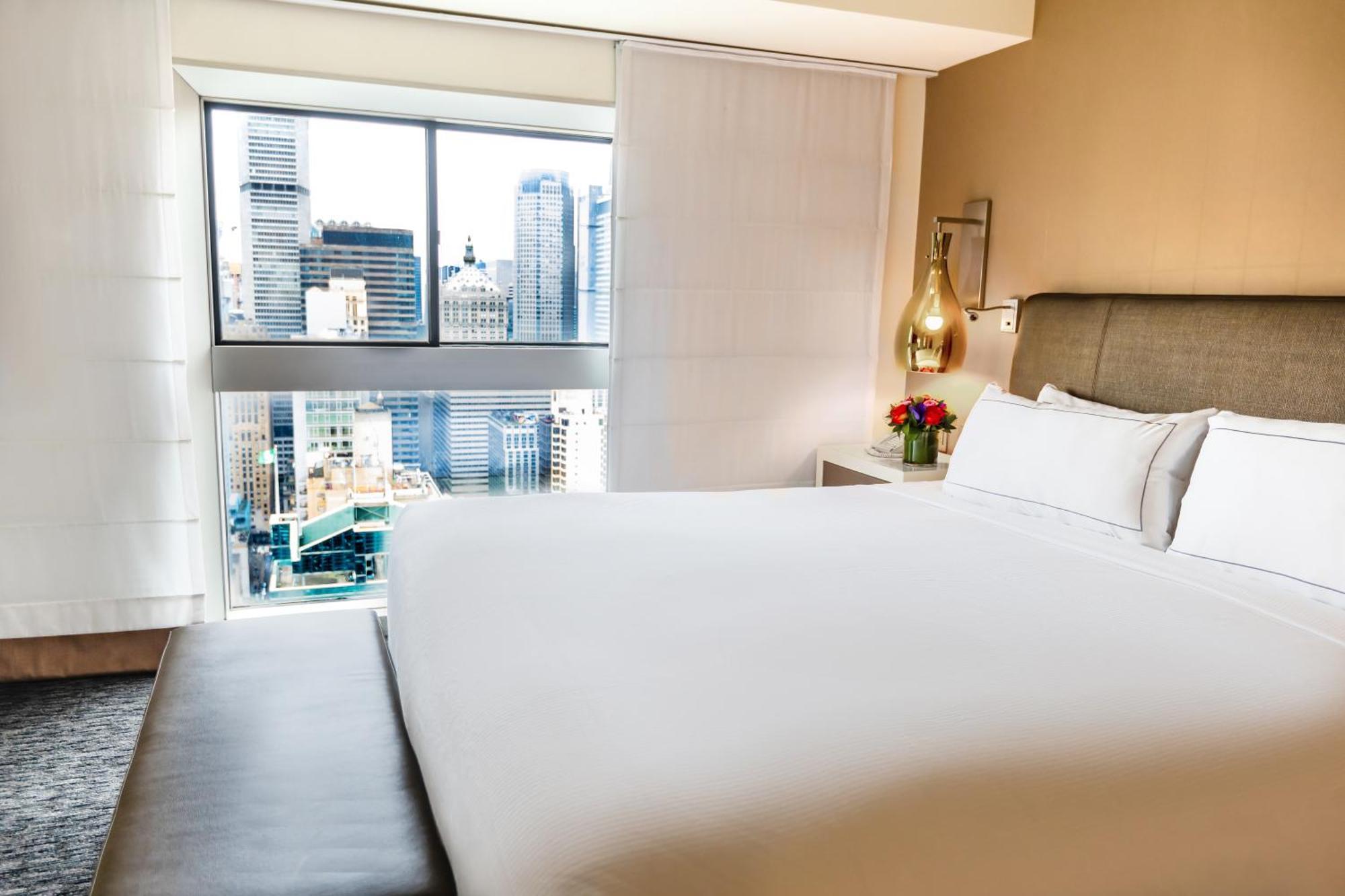 Suíte deluxe de 2 quartos com cama king-size, cama queen-size e vista do horizonte