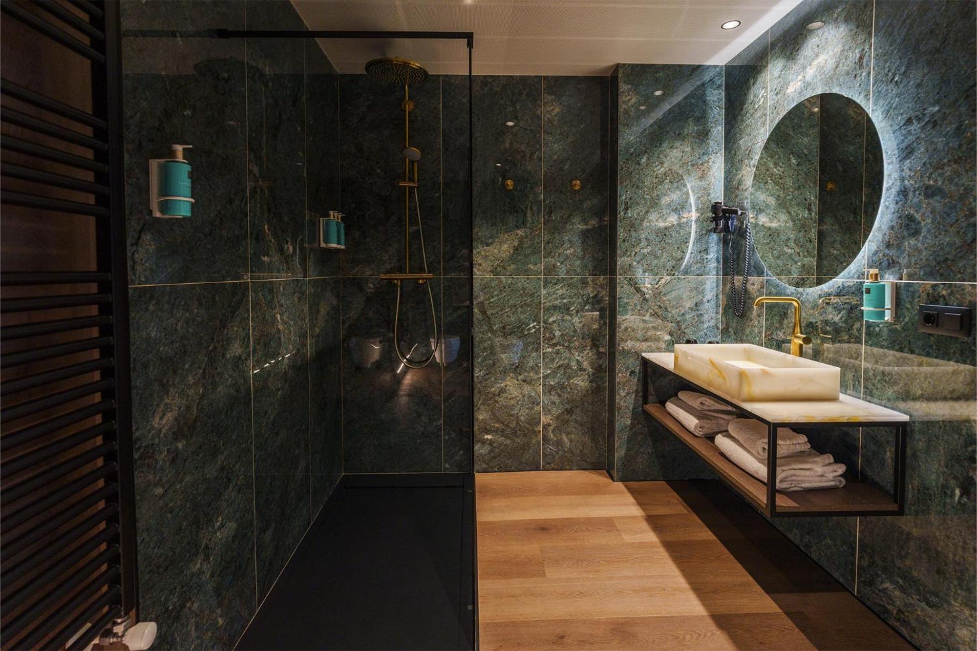 Suite con bañera de hidromasaje - Cama extragrande