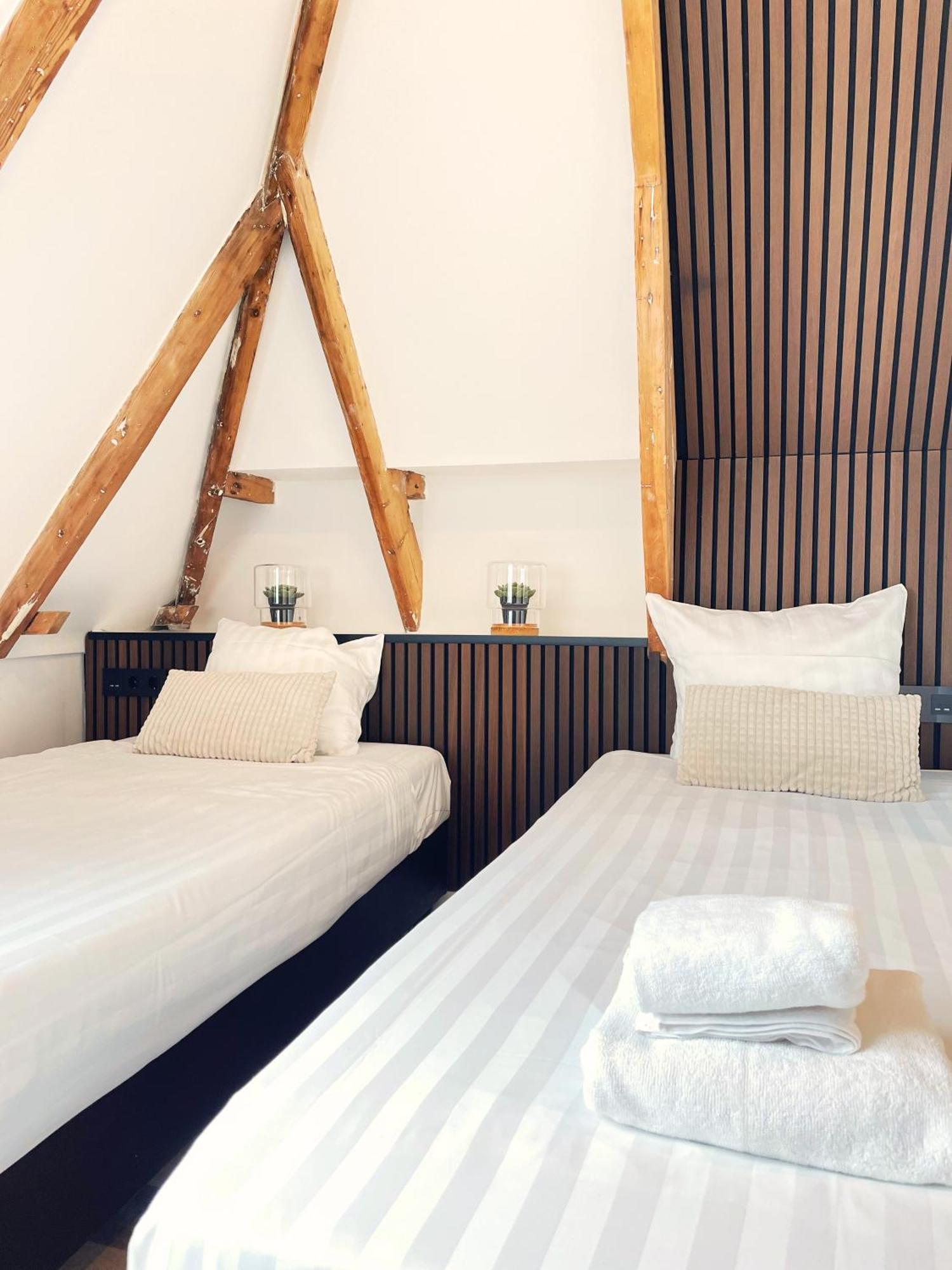 Twin Room Attic,1613661756:JPEG