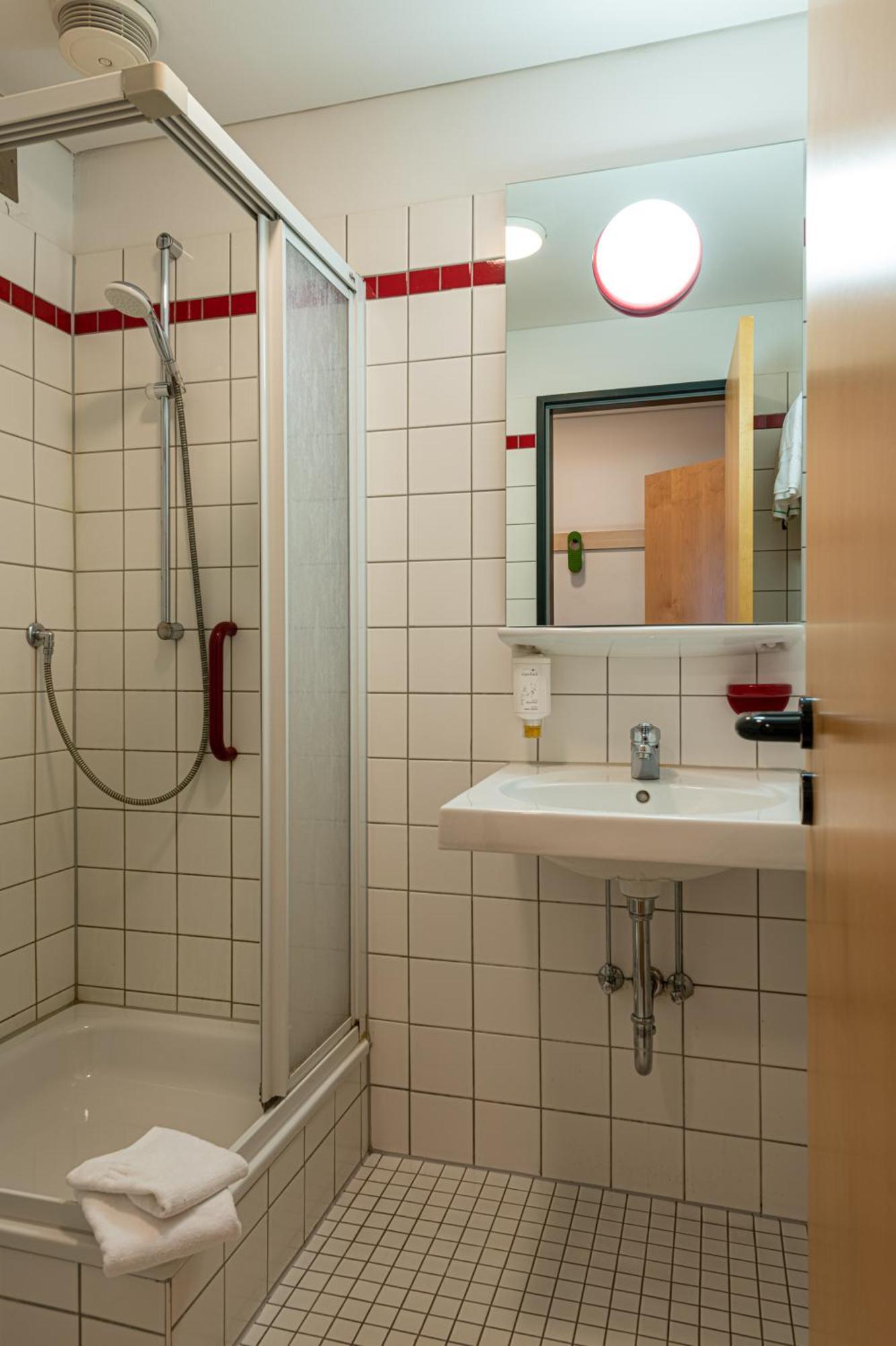 Twin Room,1623708048:JPEG