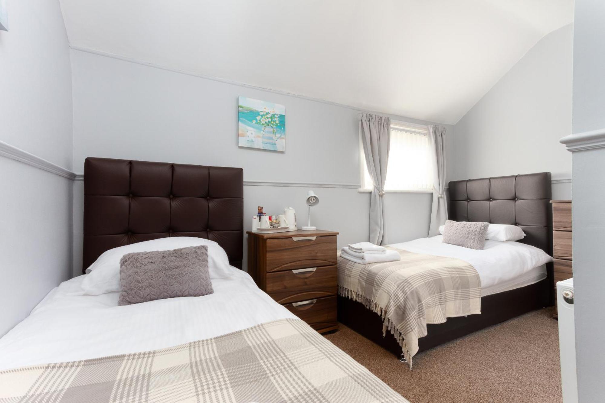 Twin Room with Private Bathroom