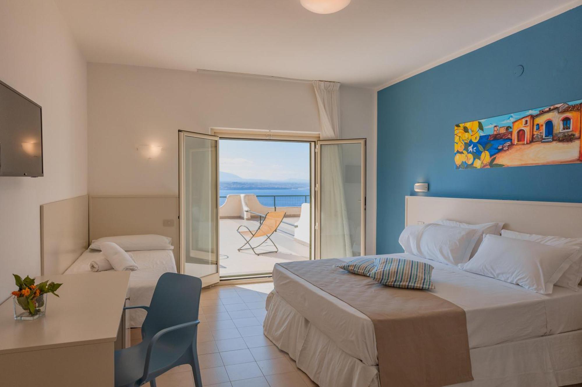 Comfort Dreibettzimmer mit Meerblick