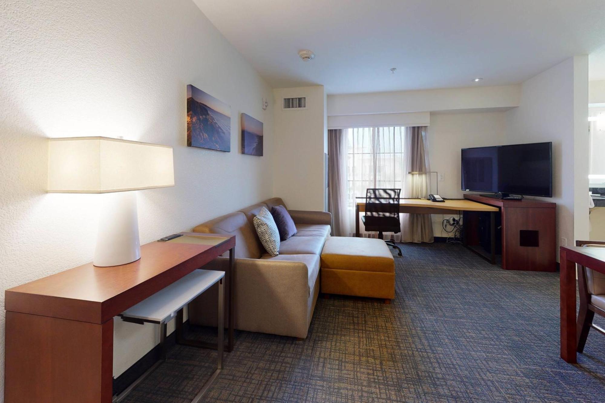One-Bedroom King Suite Sofa Bed Hearing Accessible,1633005000:JPEG