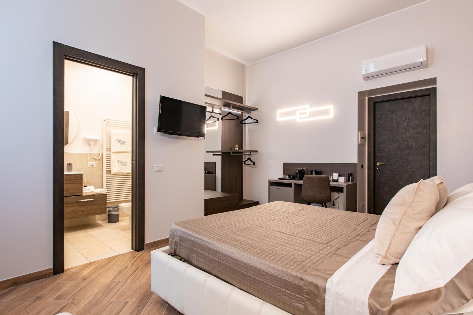 Deluxe Queen Room
