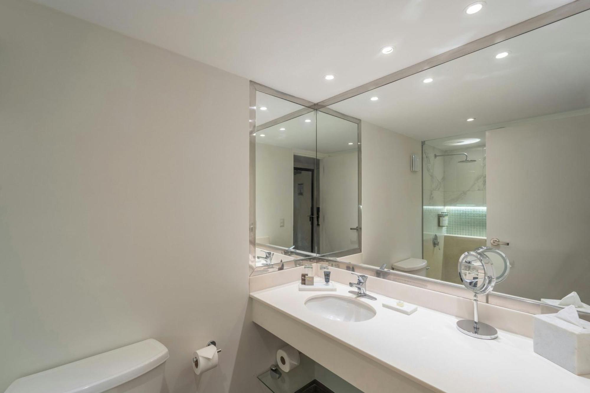 Habitación Executive con 2 camas grandes, balcón y vistas al jardín