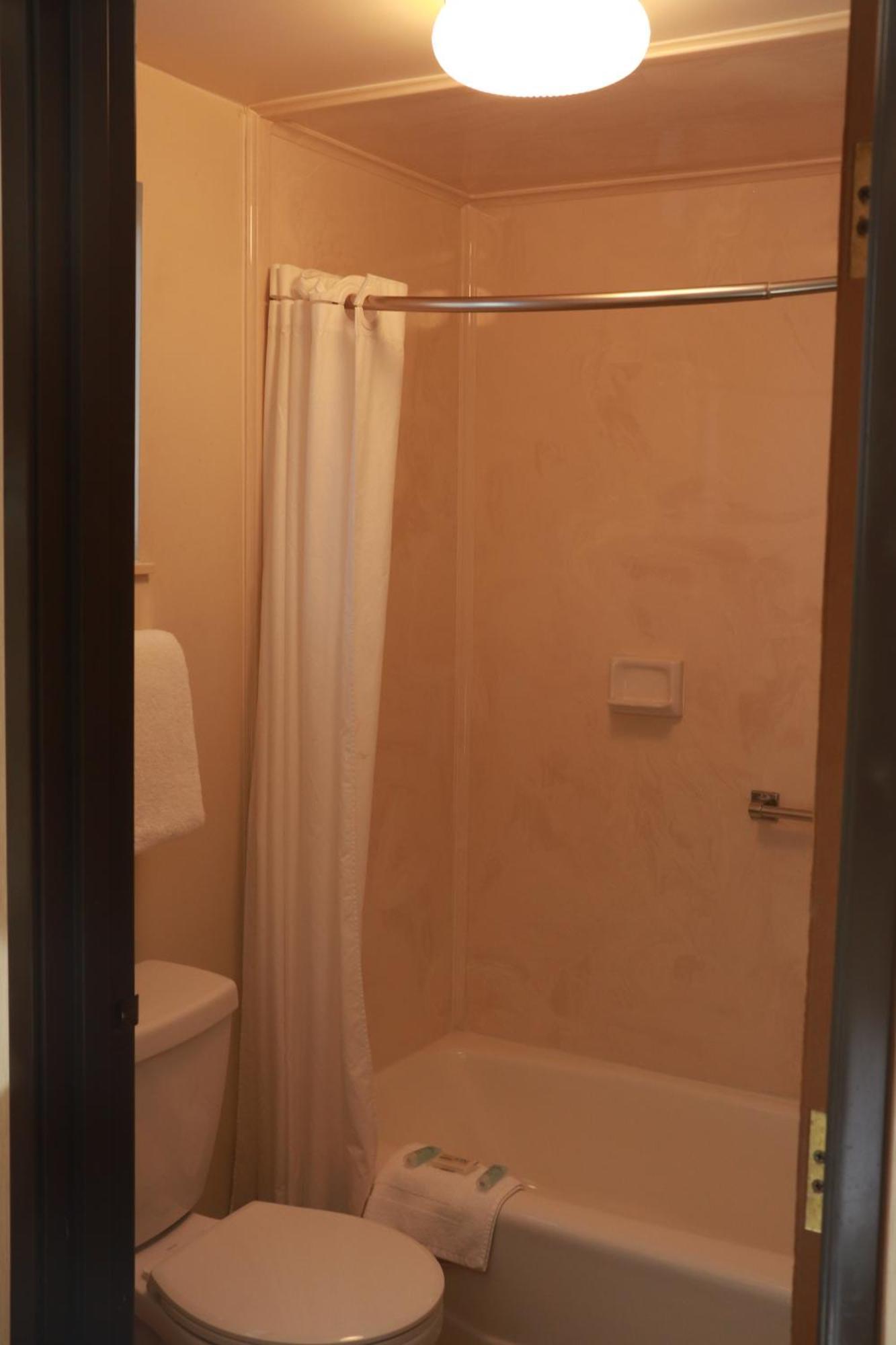 Double Room,1644482867:JPEG