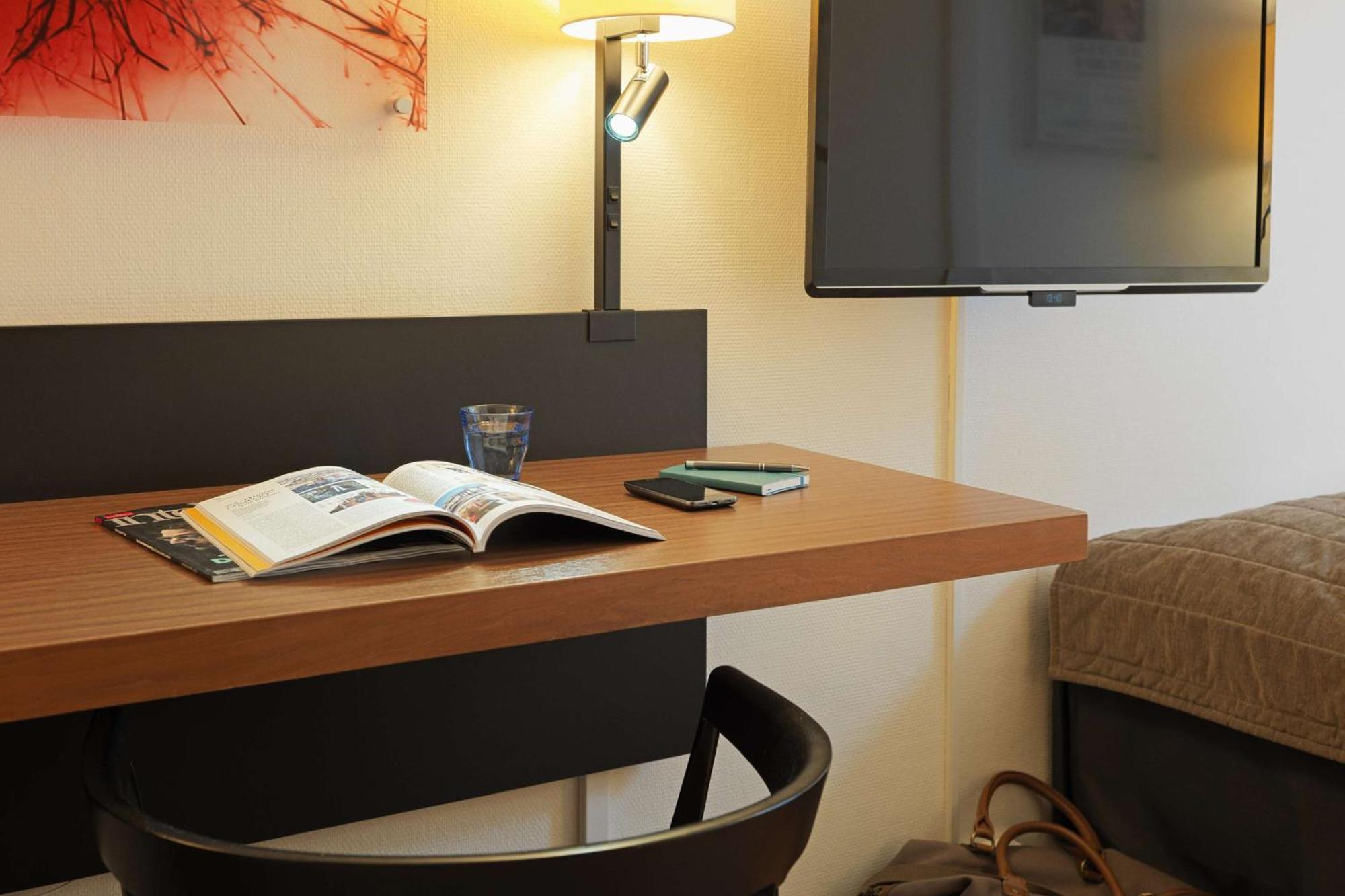 Quarto com 1 Cama Queen-size e 1 Cama de Casal