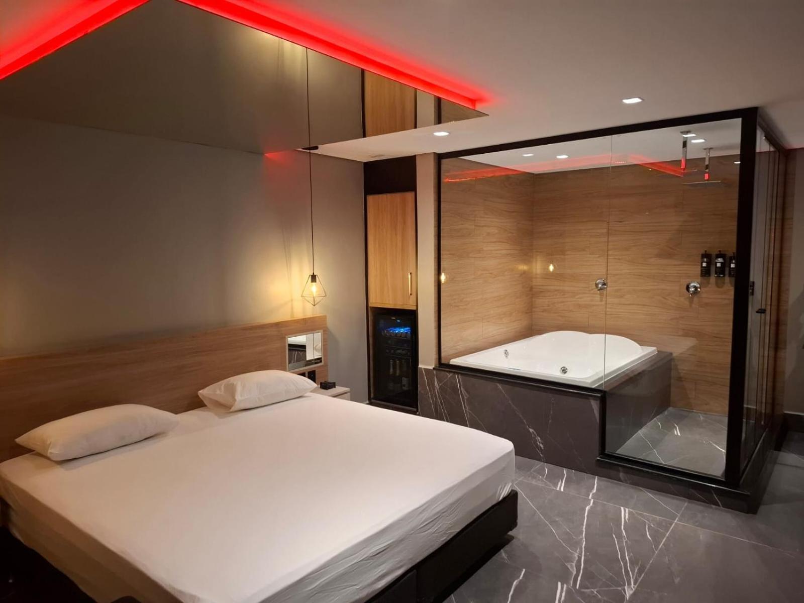 Deluxe Suite with Spa Bath,1652789112:JPEG