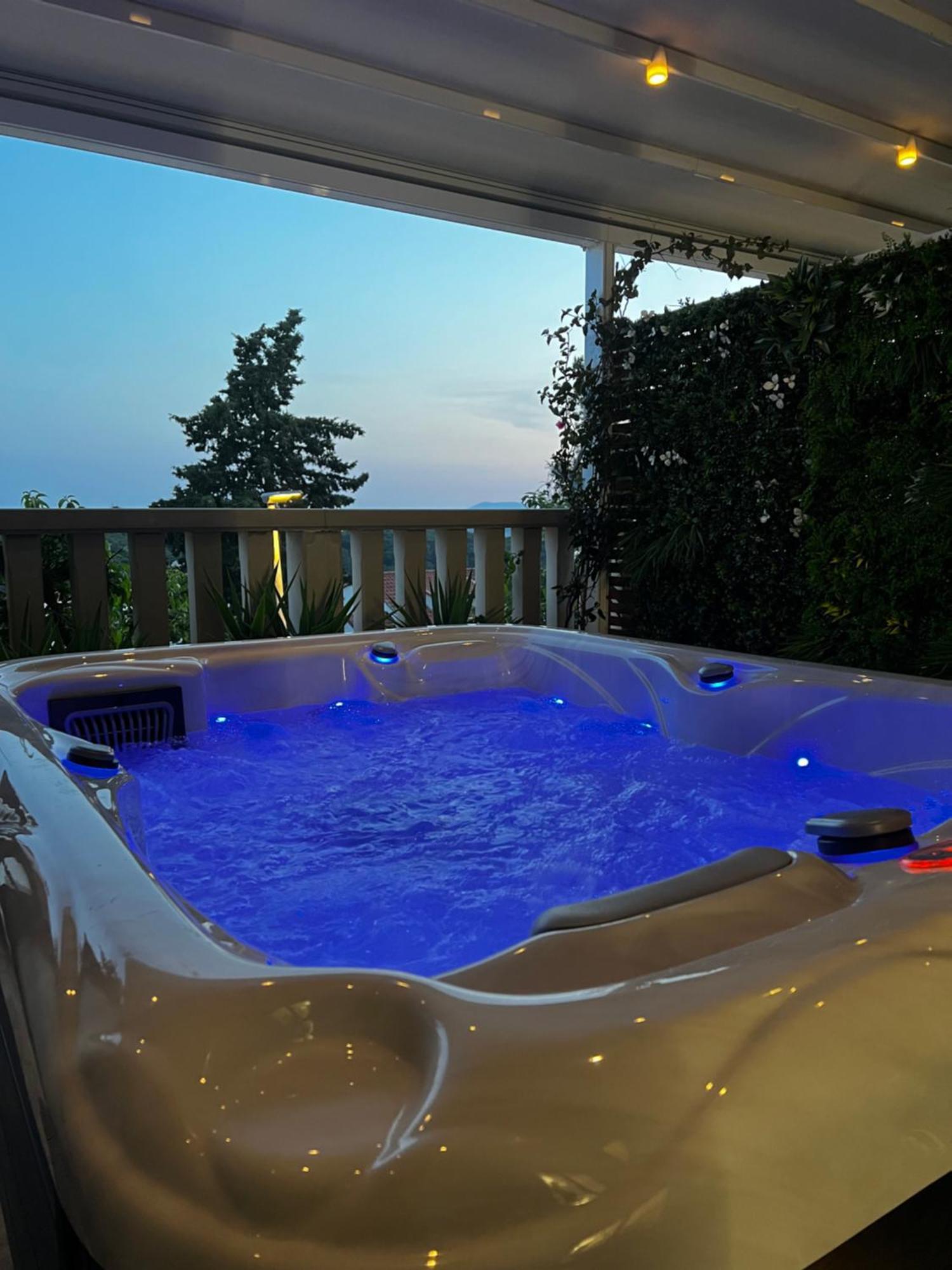 King Room with Spa Bath