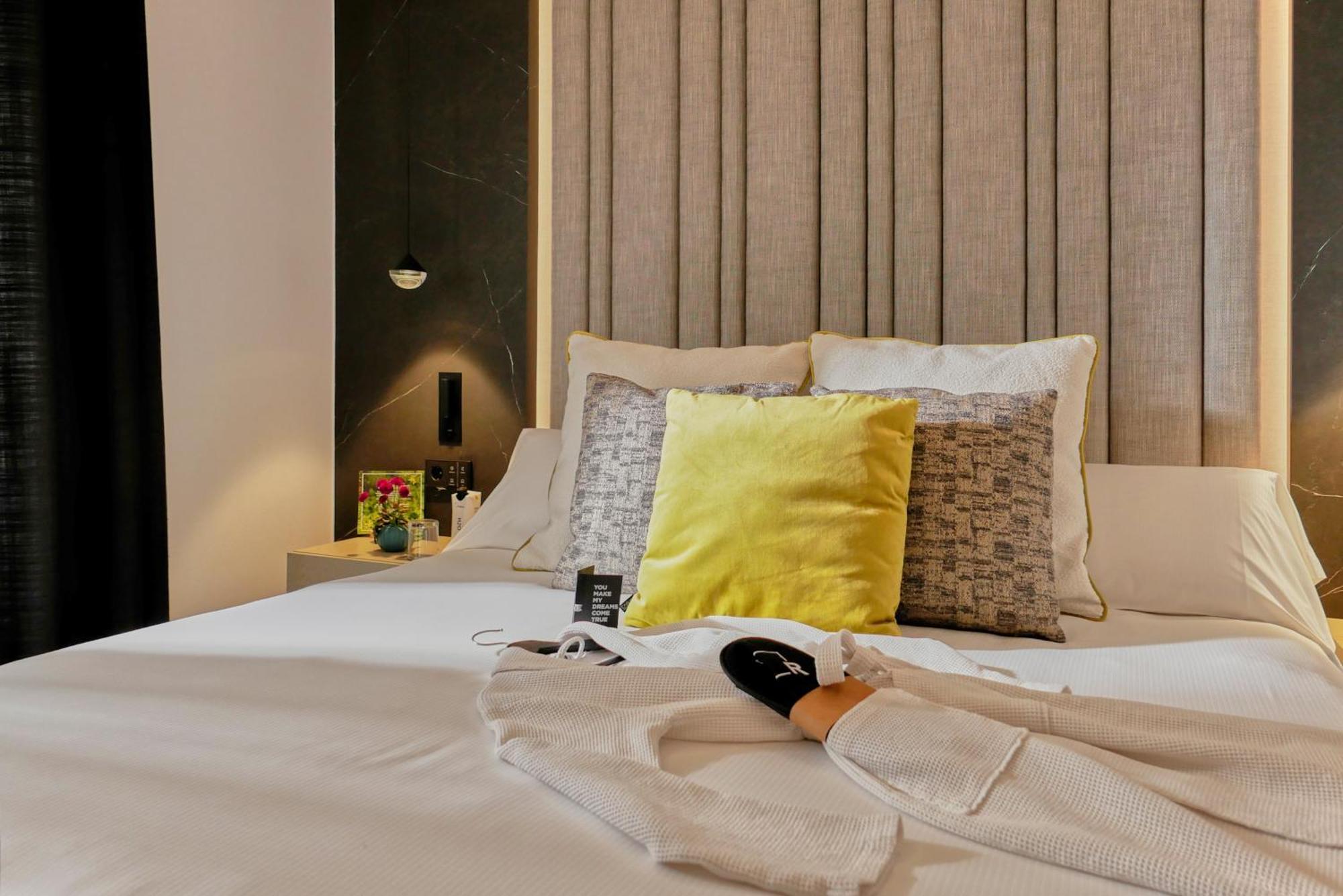 Camera Esterna con Letto Matrimoniale o 2 Letti Singoli Via Aduana